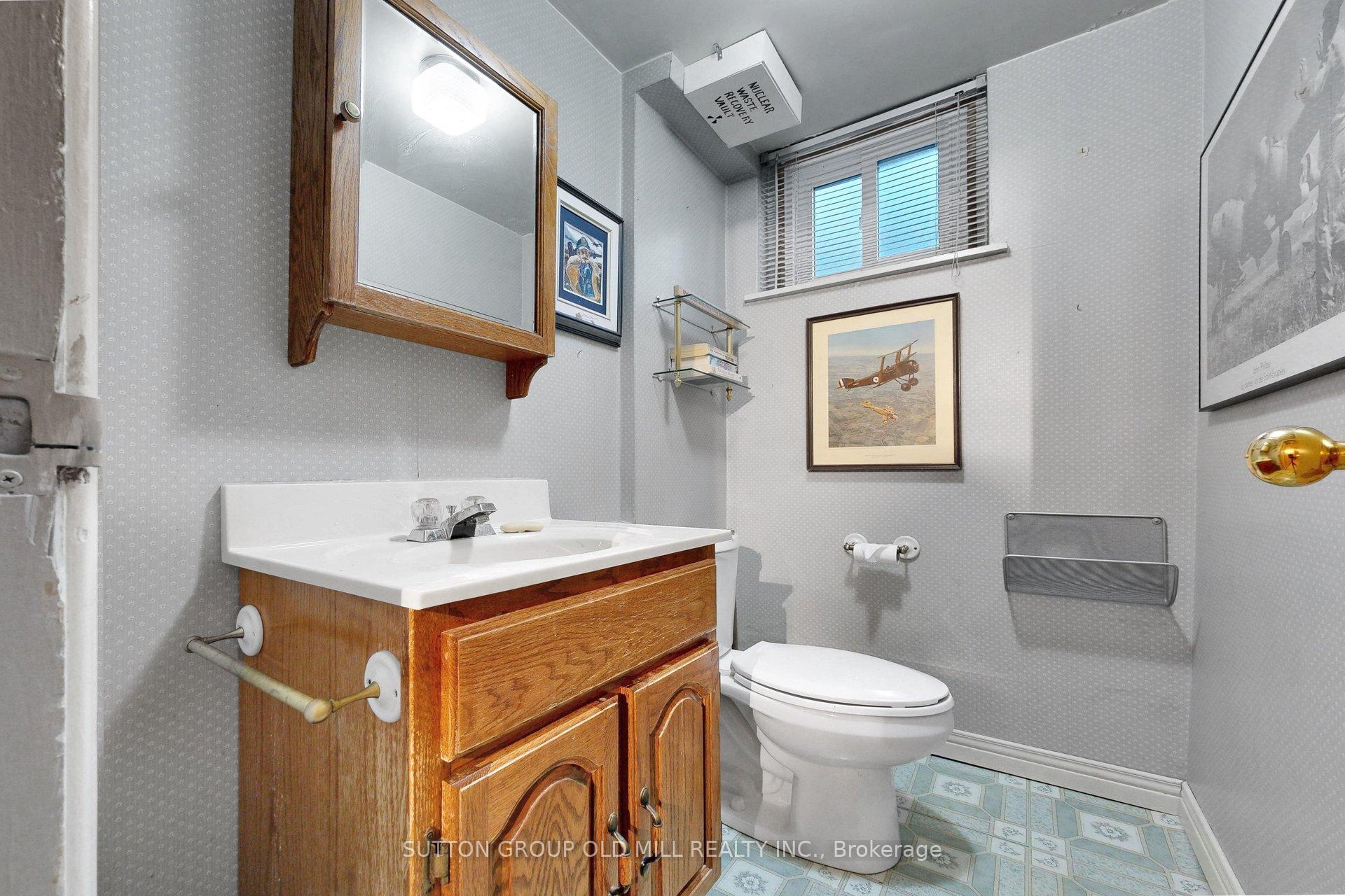 Photo 32 of 4 Ravenscrest Drive, Etobicoke, Princess-Rosethorn — HOMEH