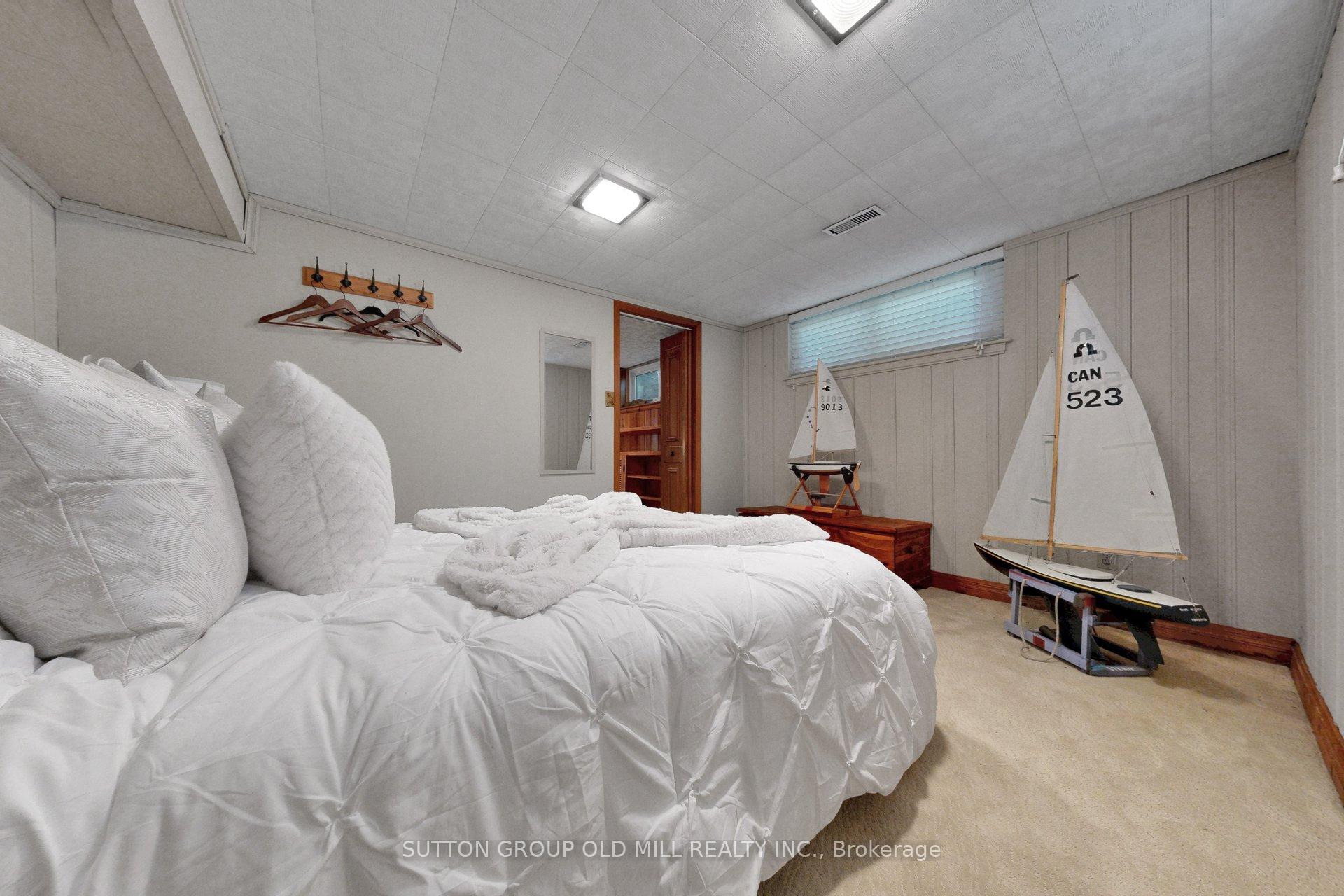 Photo 37 of 4 Ravenscrest Drive, Etobicoke, Princess-Rosethorn — HOMEH