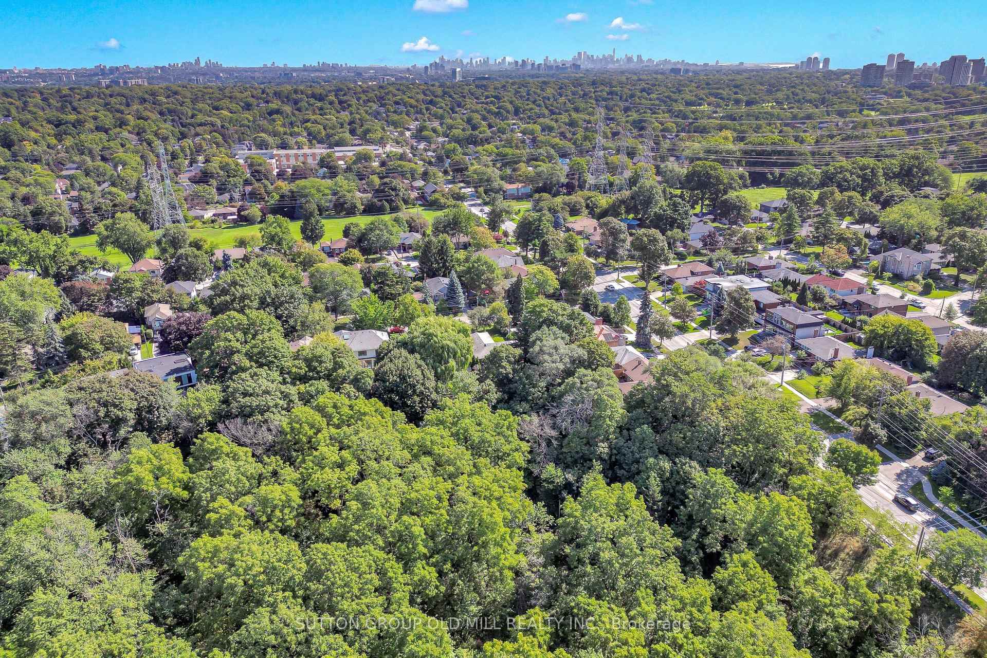 Photo 44 of 4 Ravenscrest Drive, Etobicoke, Princess-Rosethorn — HOMEH
