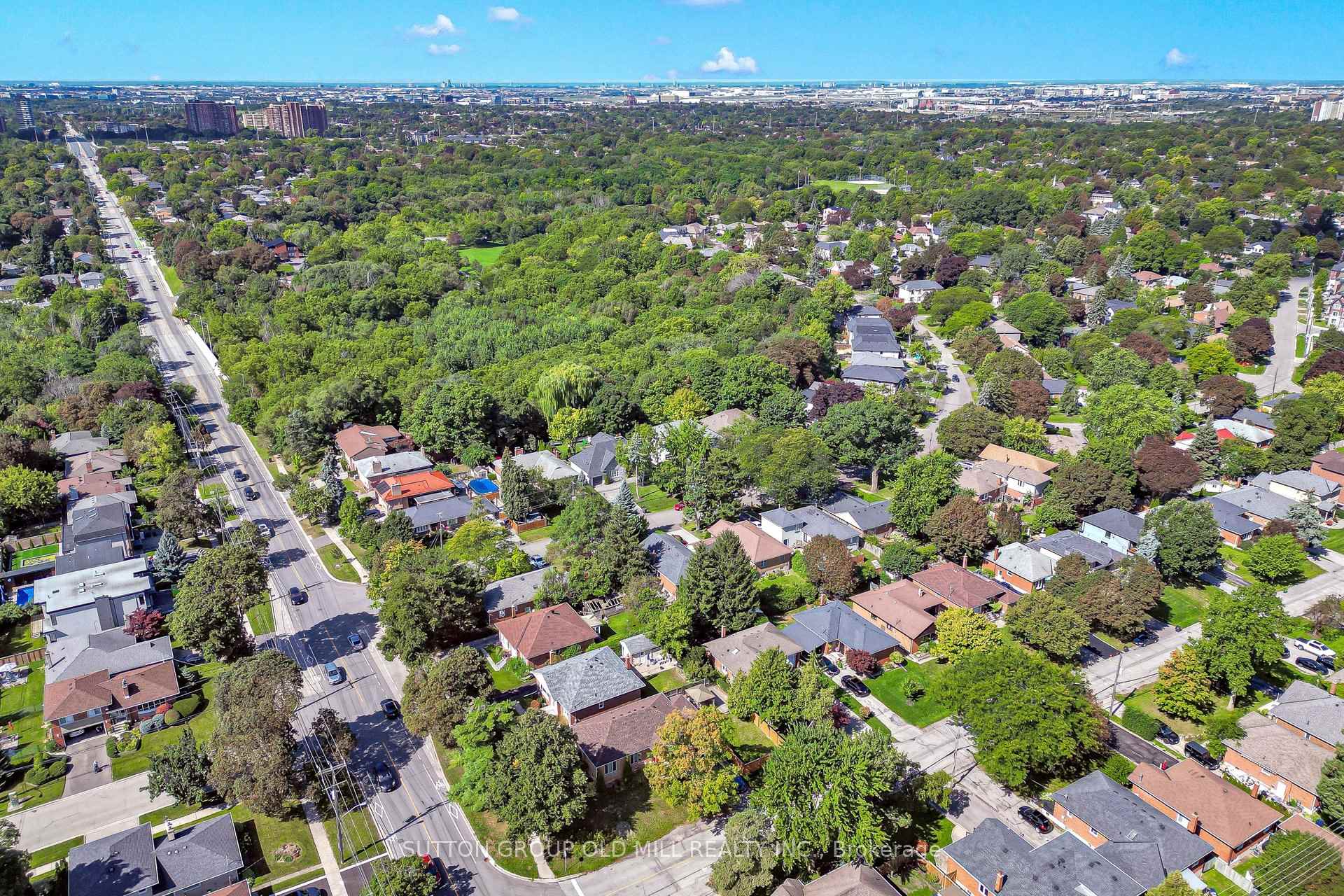 Photo 45 of 4 Ravenscrest Drive, Etobicoke, Princess-Rosethorn — HOMEH