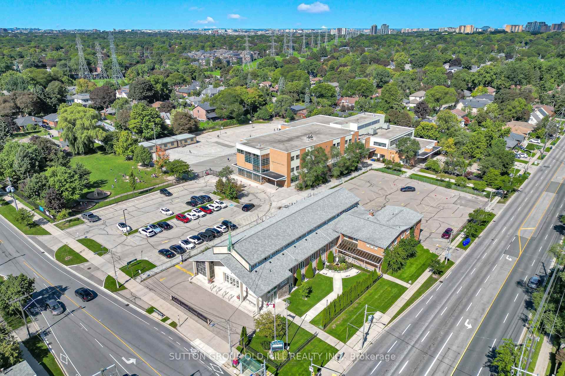 Photo 46 of 4 Ravenscrest Drive, Etobicoke, Princess-Rosethorn — HOMEH