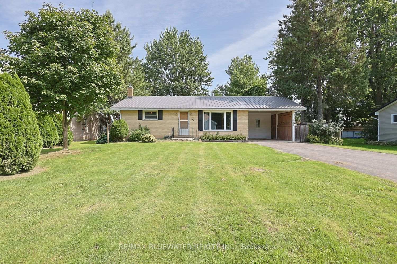 Photo 1 of 194 West Park Drive, North Middlesex, Parkhill — HOMEH