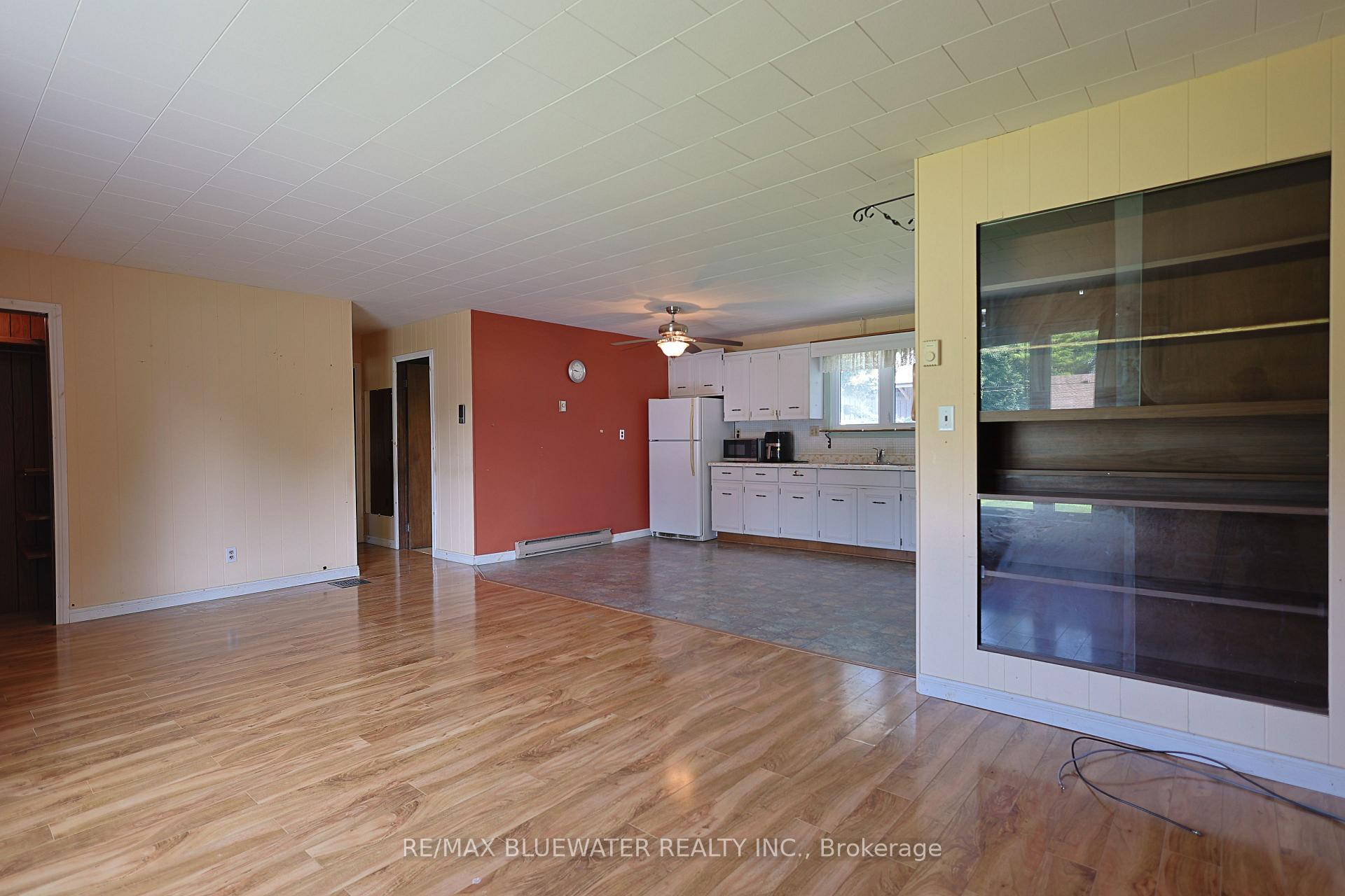 Photo 2 of 194 West Park Drive, North Middlesex, Parkhill — HOMEH