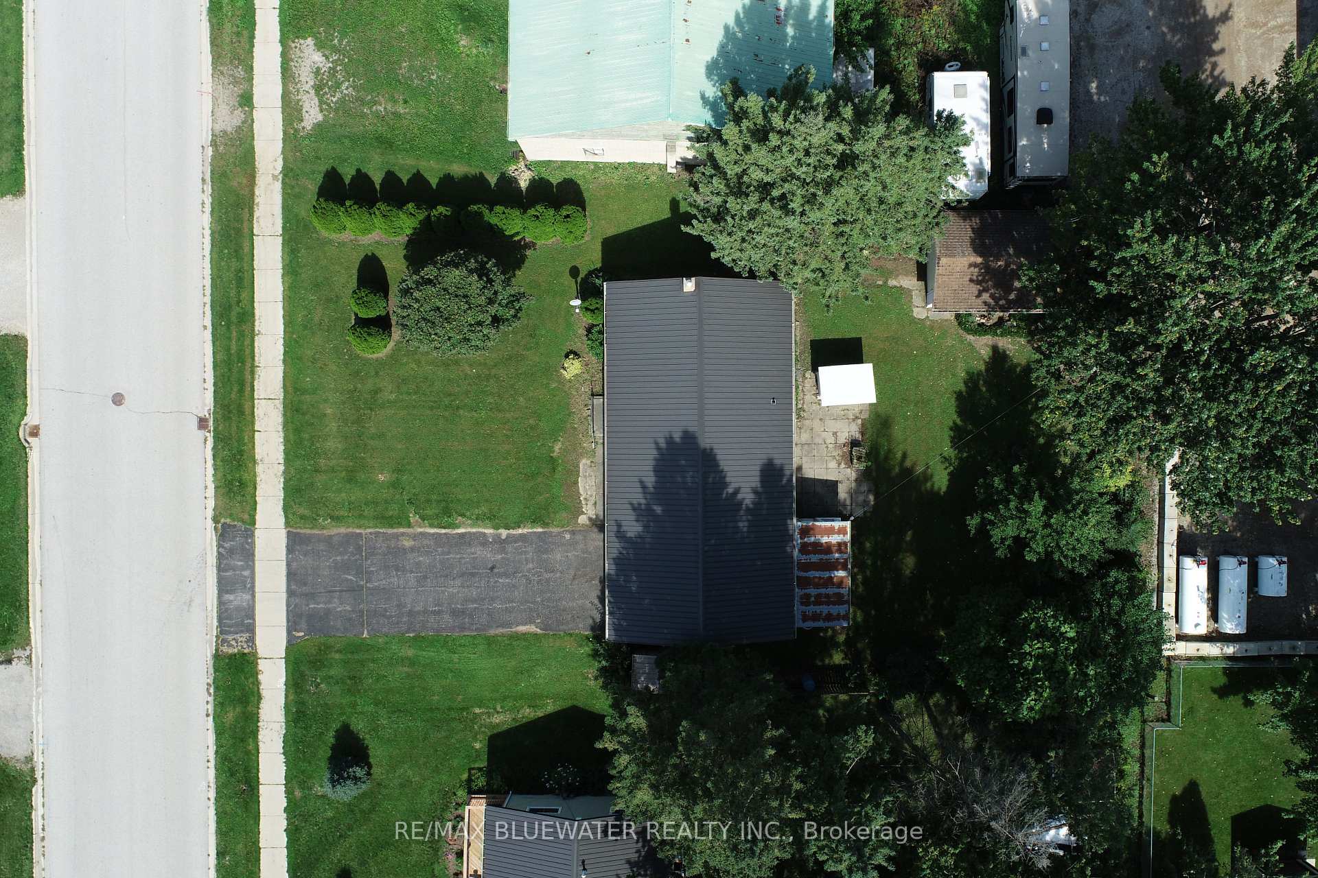 Photo 6 of 194 West Park Drive, North Middlesex, Parkhill — HOMEH