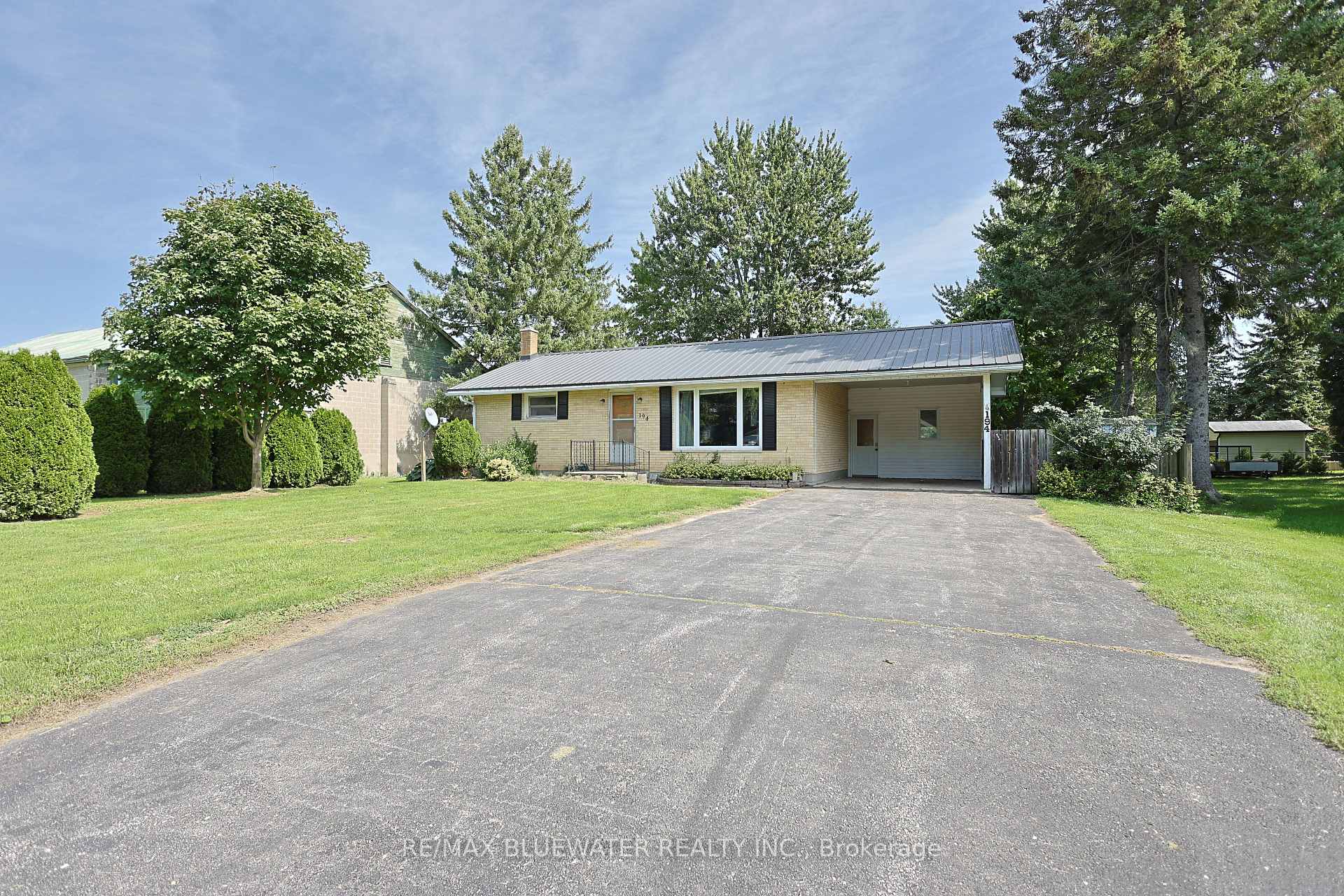 Photo 7 of 194 West Park Drive, North Middlesex, Parkhill — HOMEH