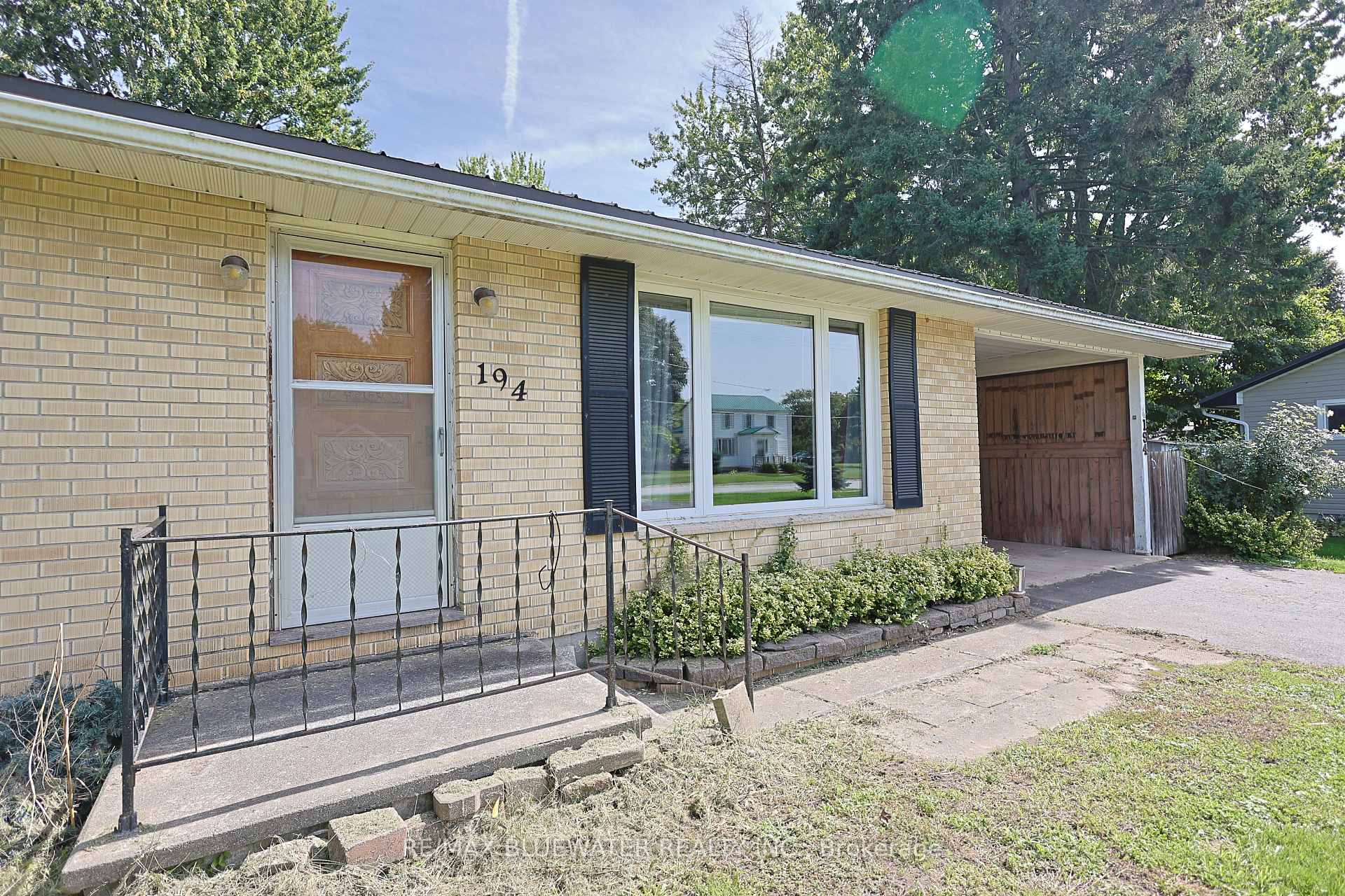 Photo 8 of 194 West Park Drive, North Middlesex, Parkhill — HOMEH