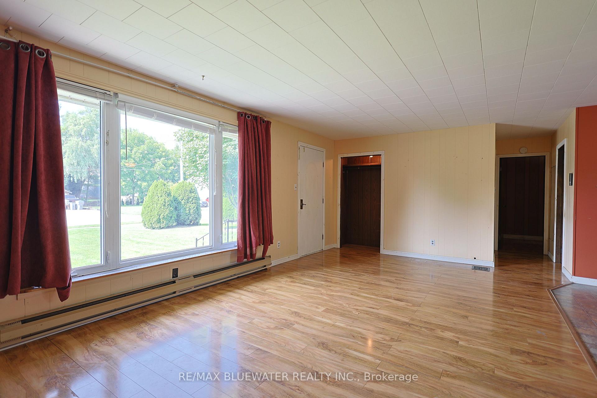 Photo 10 of 194 West Park Drive, North Middlesex, Parkhill — HOMEH