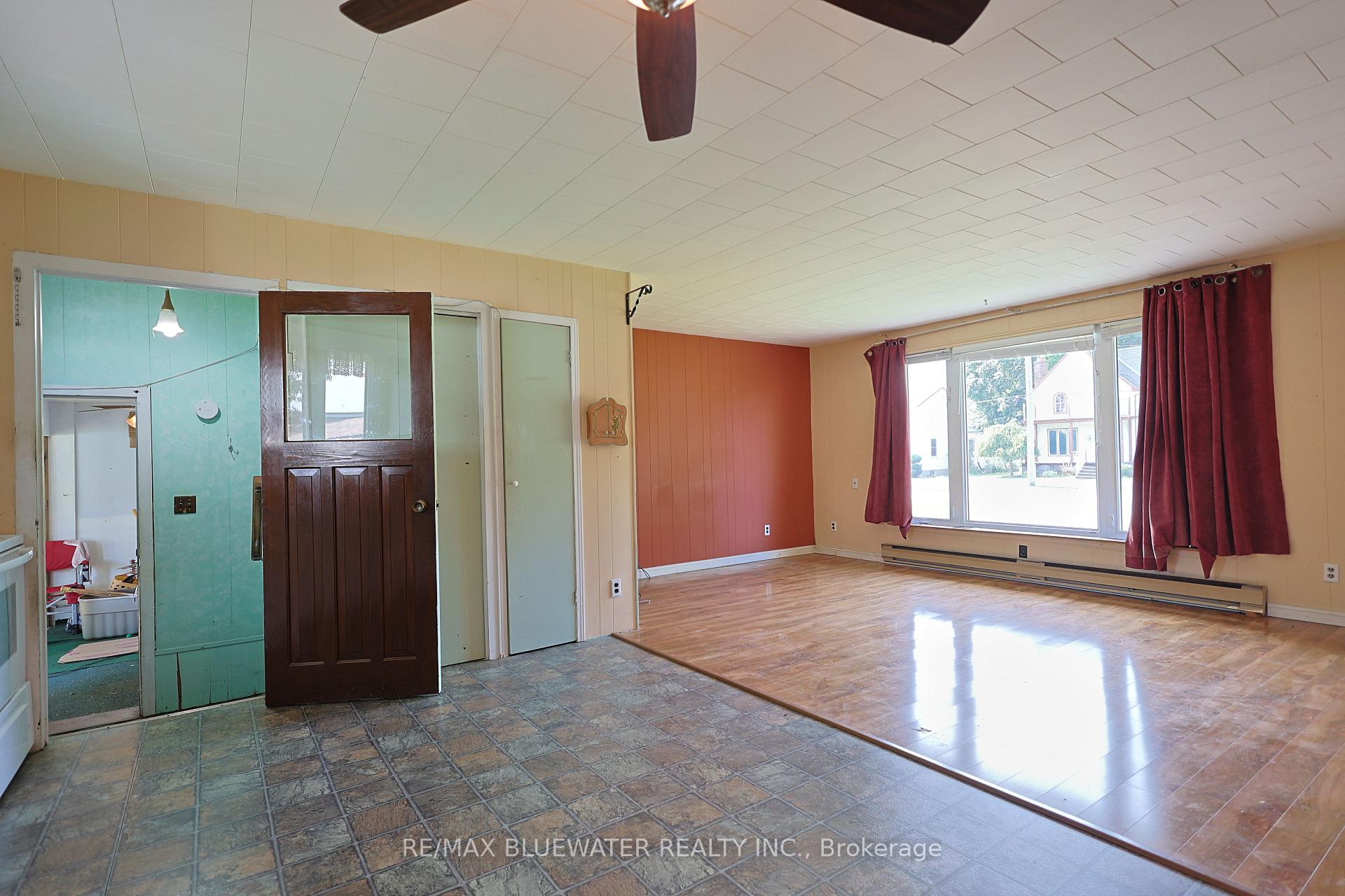 Photo 12 of 194 West Park Drive, North Middlesex, Parkhill — HOMEH