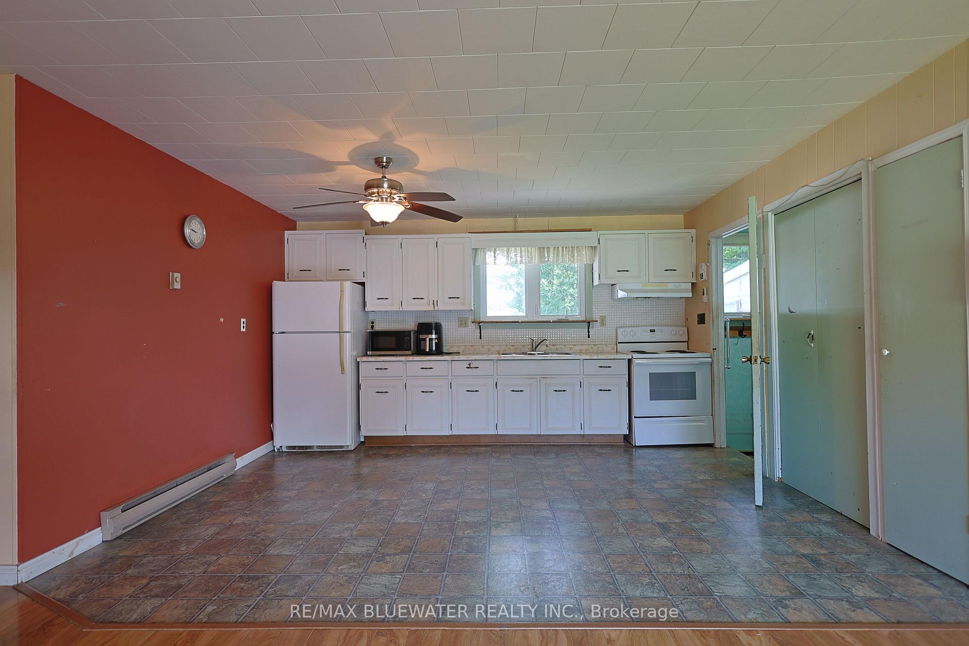 Photo 13 of 194 West Park Drive, North Middlesex, Parkhill — HOMEH