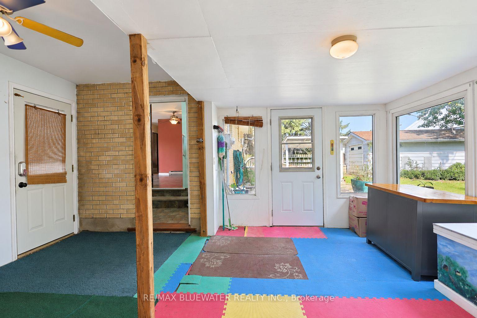 Photo 22 of 194 West Park Drive, North Middlesex, Parkhill — HOMEH