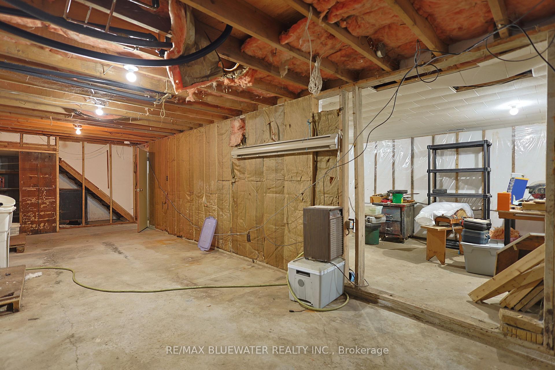 Photo 25 of 194 West Park Drive, North Middlesex, Parkhill — HOMEH