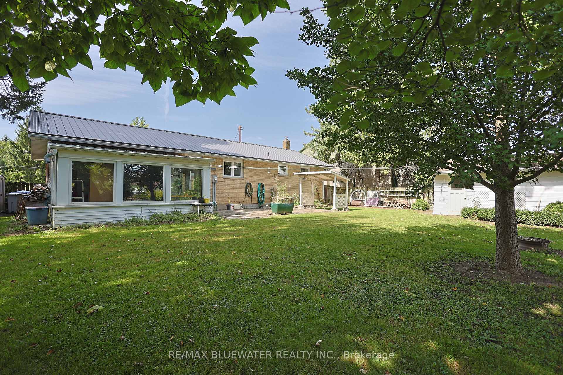 Photo 26 of 194 West Park Drive, North Middlesex, Parkhill — HOMEH