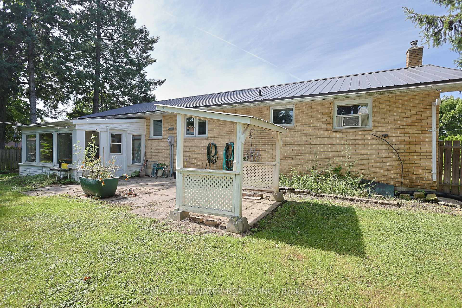 Photo 27 of 194 West Park Drive, North Middlesex, Parkhill — HOMEH