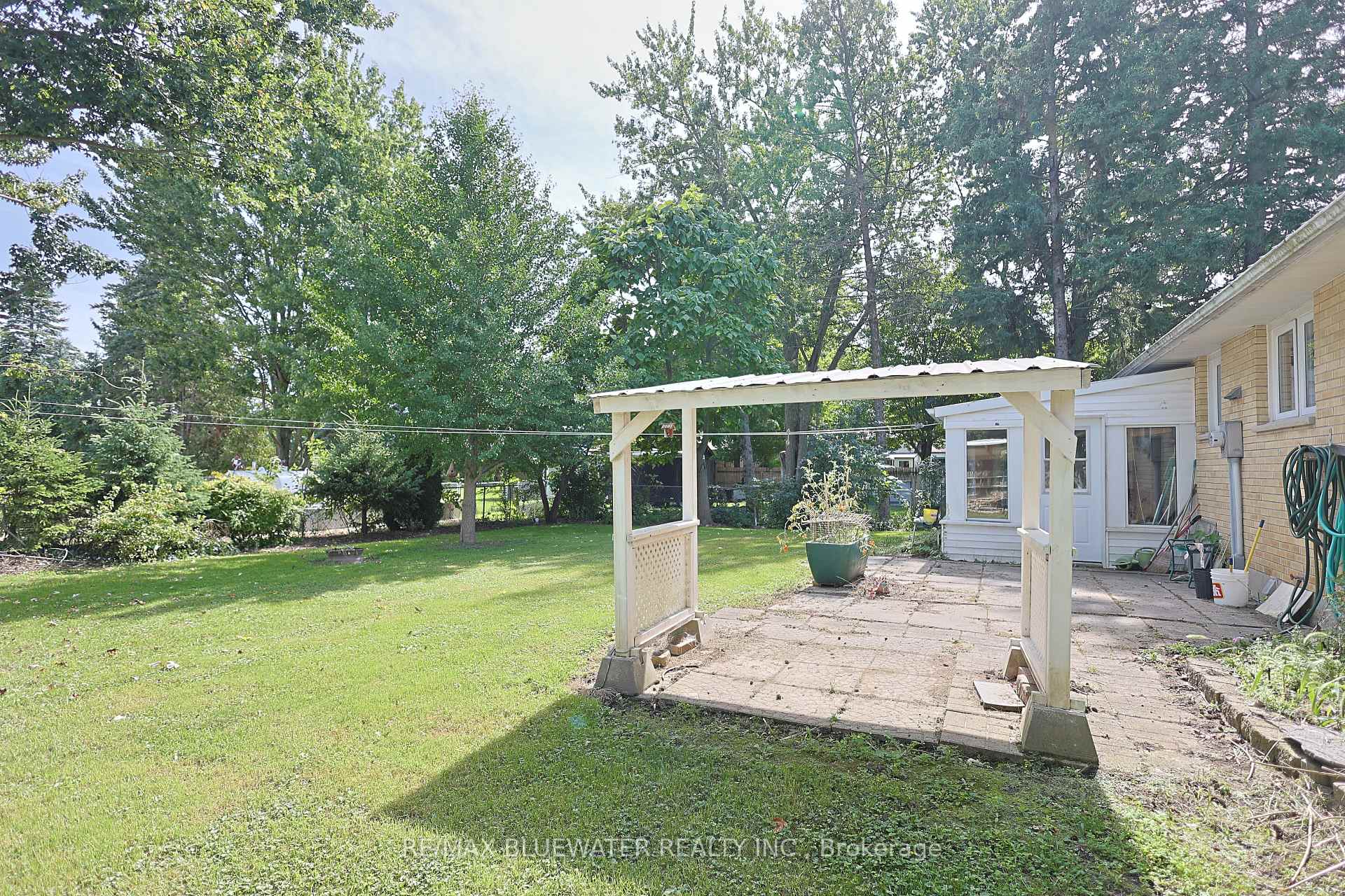 Photo 28 of 194 West Park Drive, North Middlesex, Parkhill — HOMEH