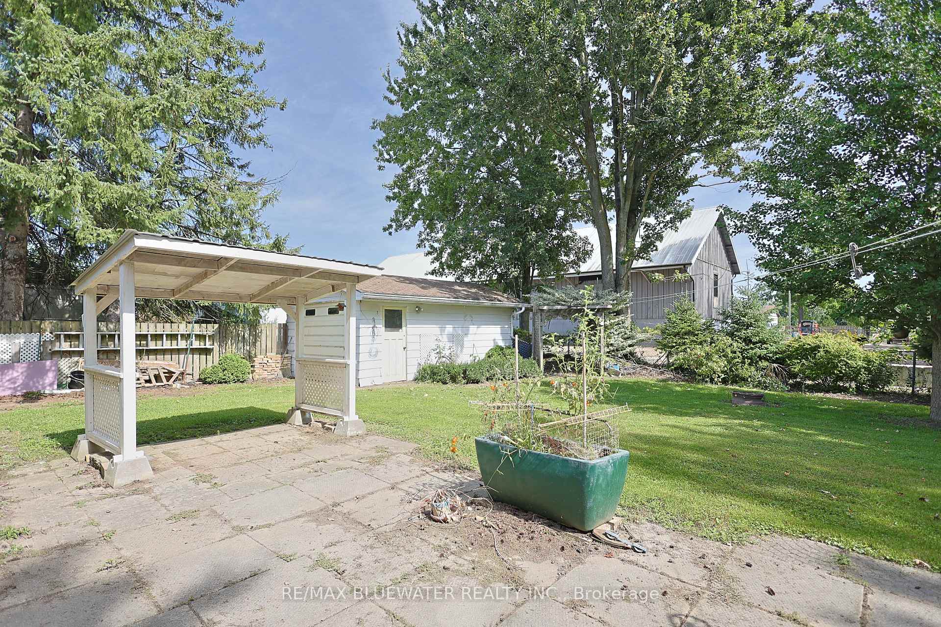 Photo 29 of 194 West Park Drive, North Middlesex, Parkhill — HOMEH