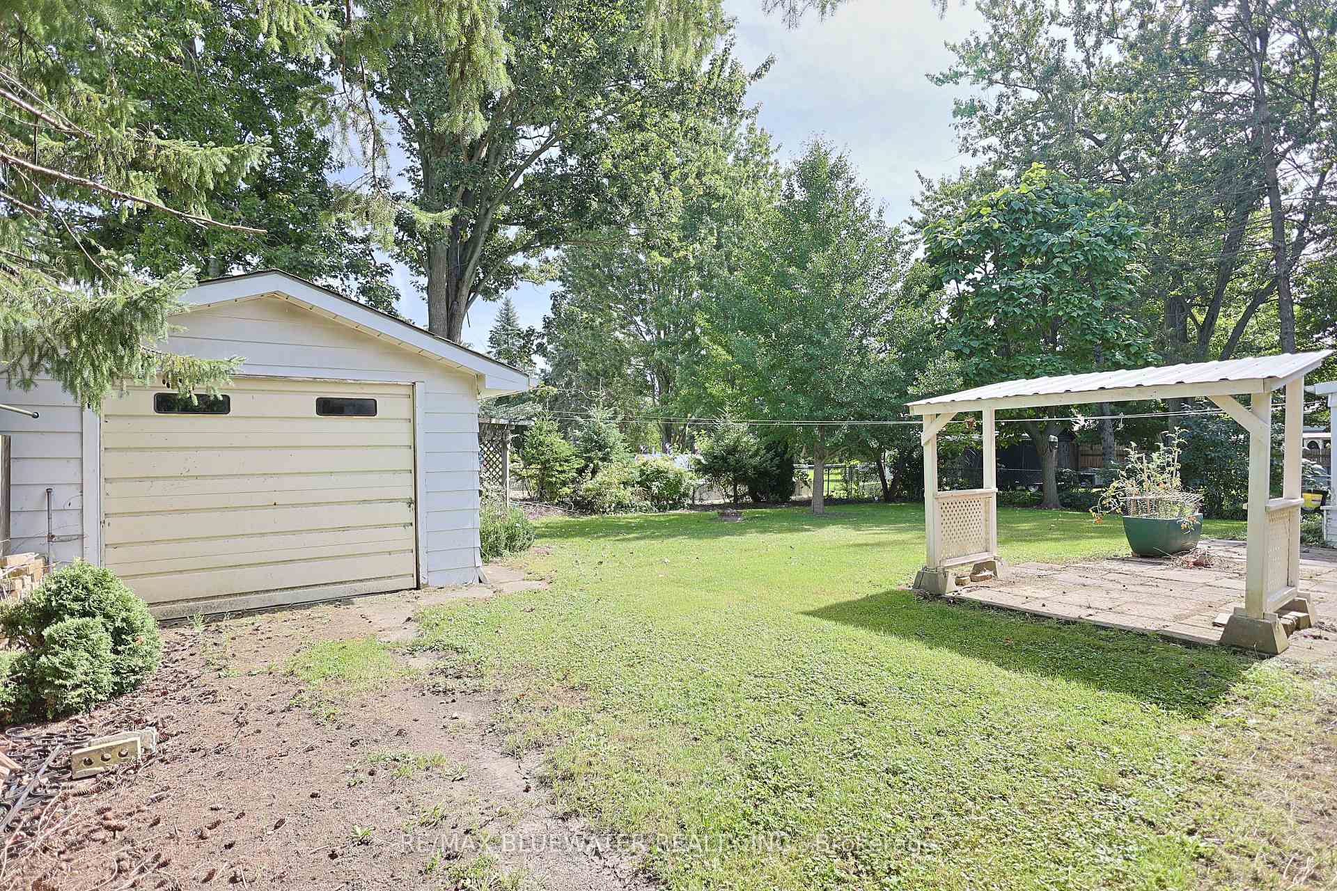 Photo 30 of 194 West Park Drive, North Middlesex, Parkhill — HOMEH