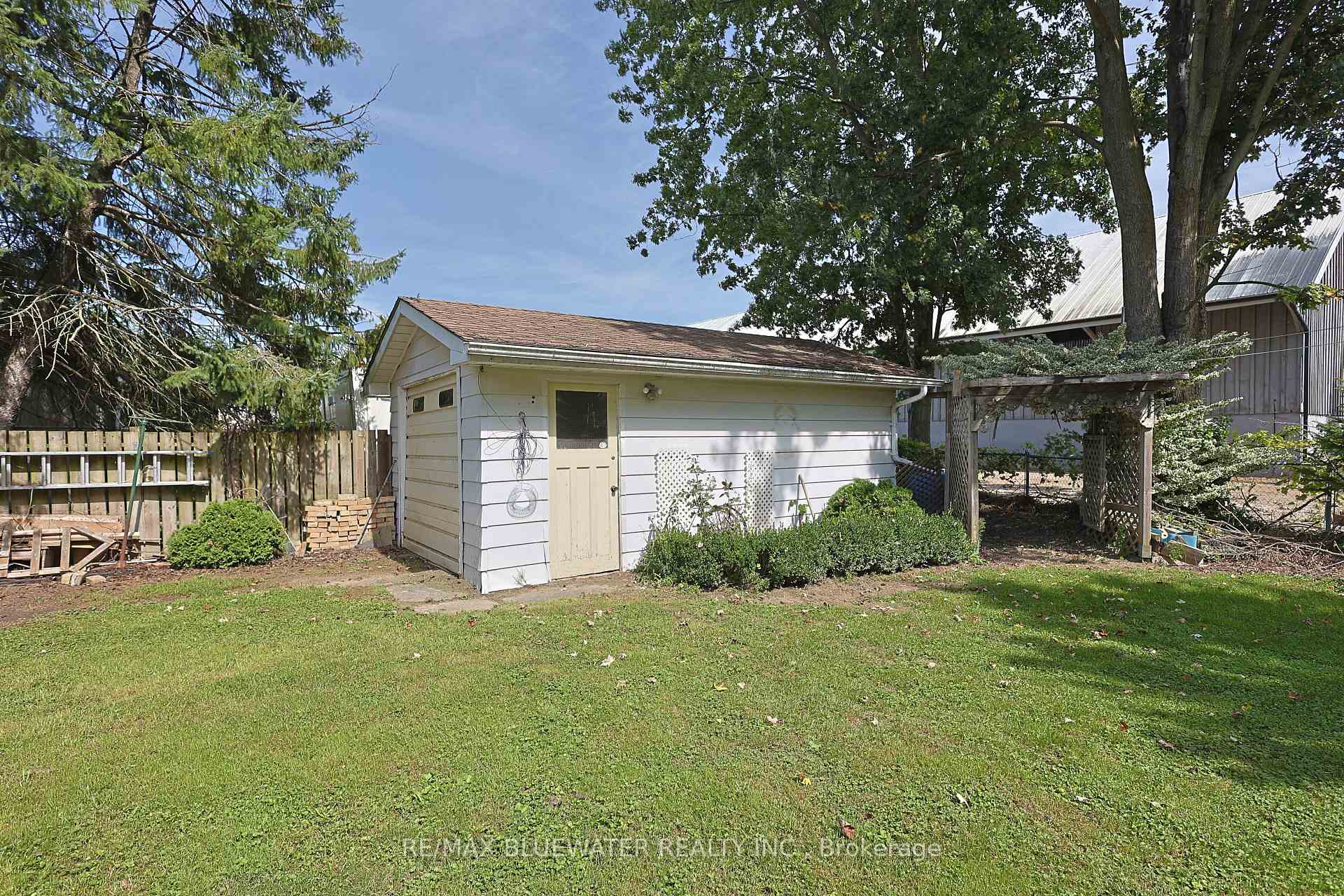 Photo 31 of 194 West Park Drive, North Middlesex, Parkhill — HOMEH