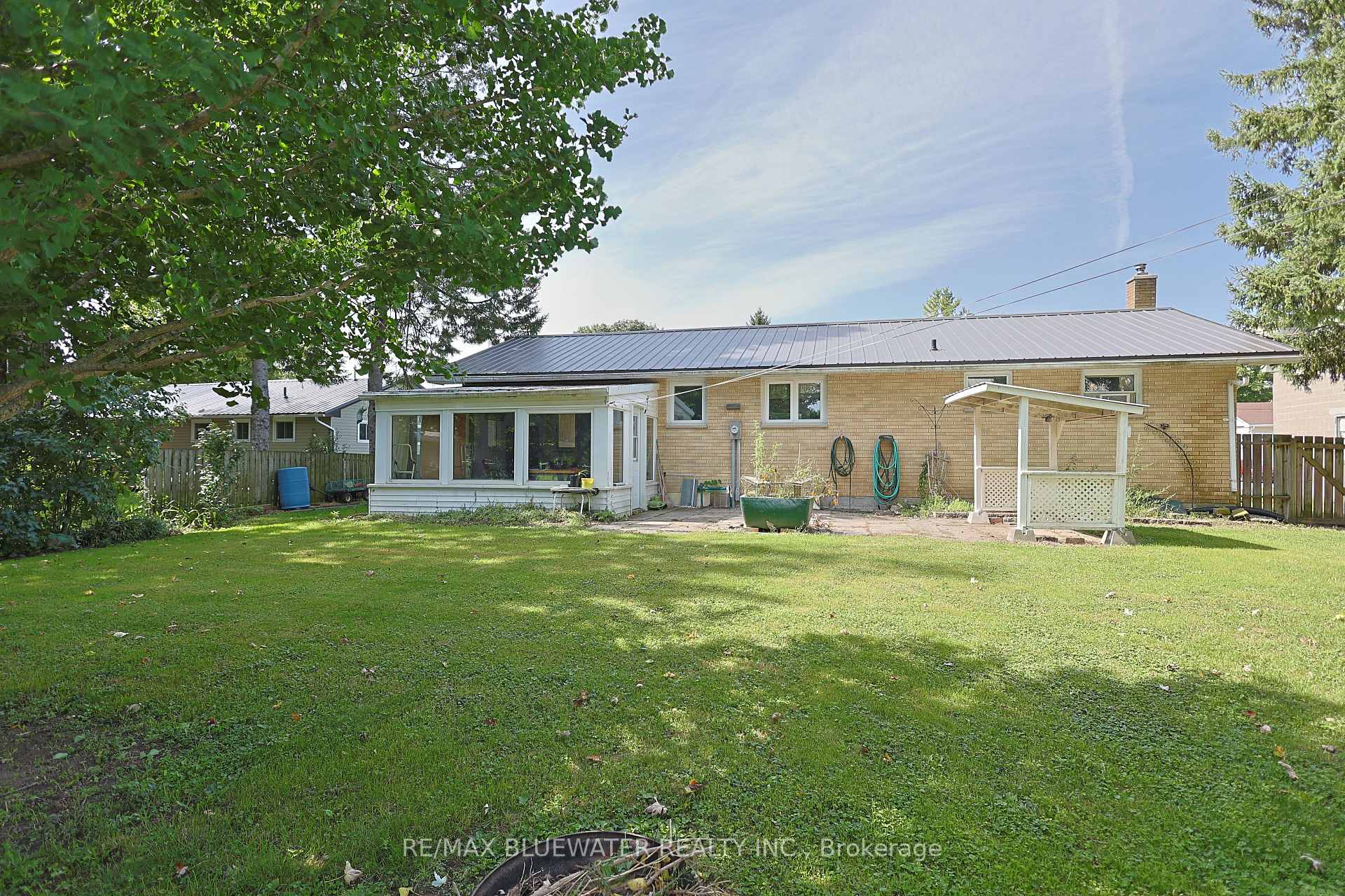 Photo 32 of 194 West Park Drive, North Middlesex, Parkhill — HOMEH