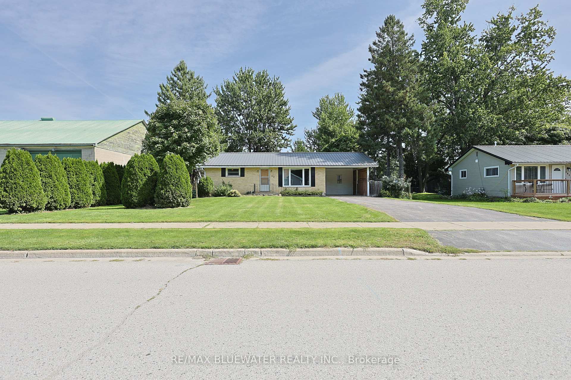 Photo 33 of 194 West Park Drive, North Middlesex, Parkhill — HOMEH