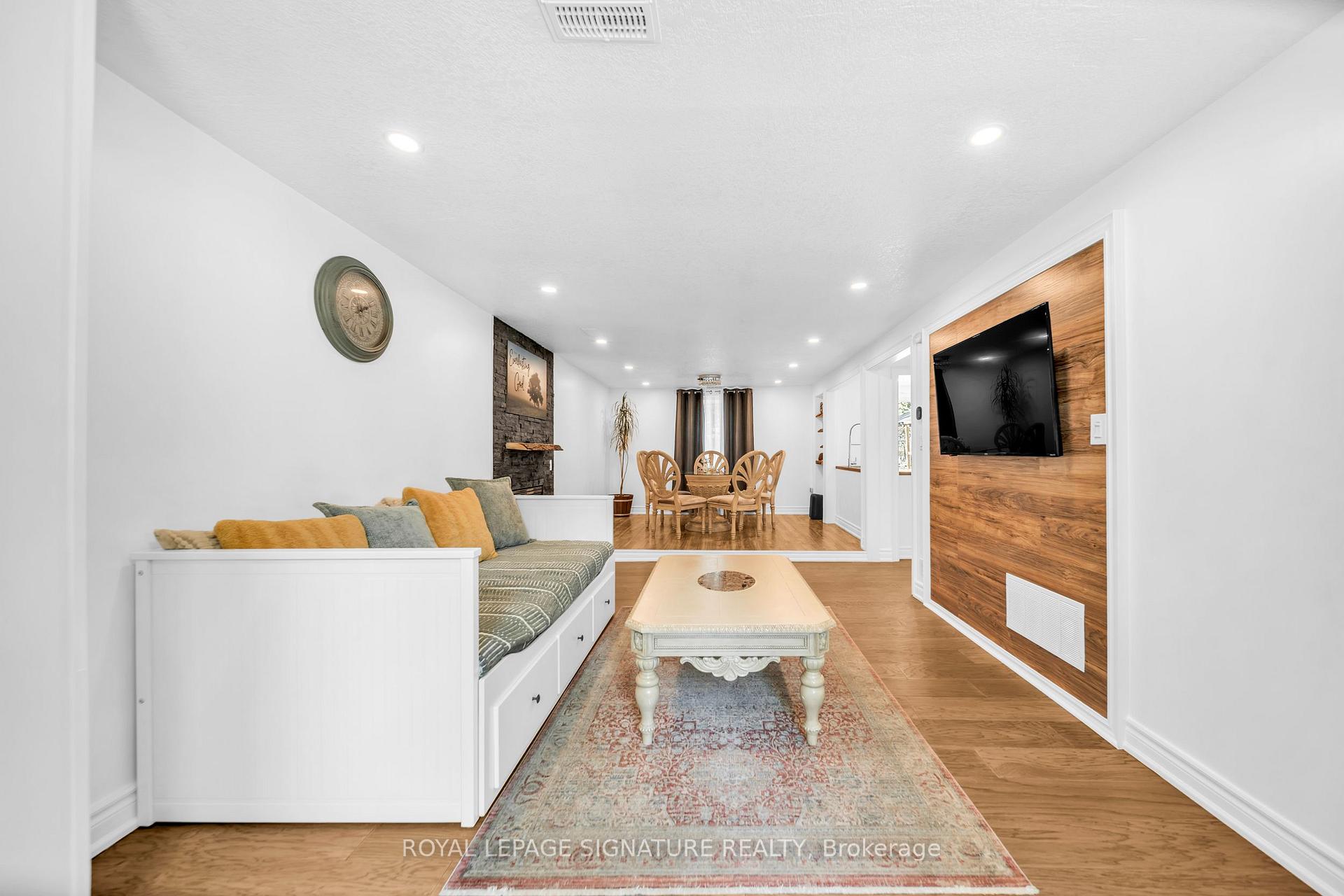 Photo 4 of 2020 Kate Avenue, Innisfil, Alcona — HOMEH