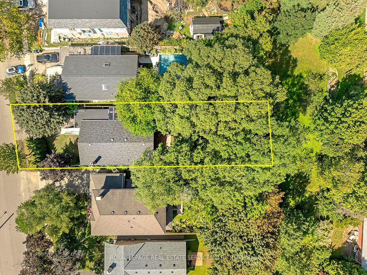Photo 4 of 35 Fernalroy Boulevard, Etobicoke, Stonegate-Queensway — HOMEH