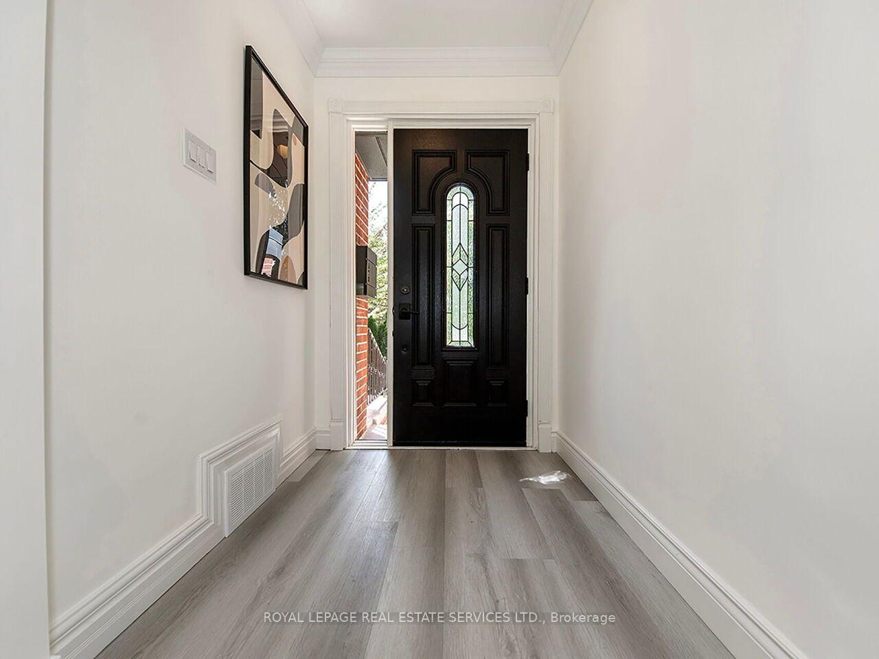 Photo 5 of 35 Fernalroy Boulevard, Etobicoke, Stonegate-Queensway — HOMEH