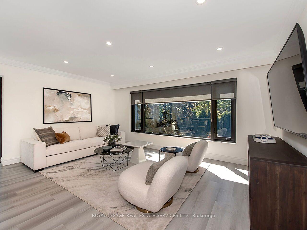 Photo 7 of 35 Fernalroy Boulevard, Etobicoke, Stonegate-Queensway — HOMEH
