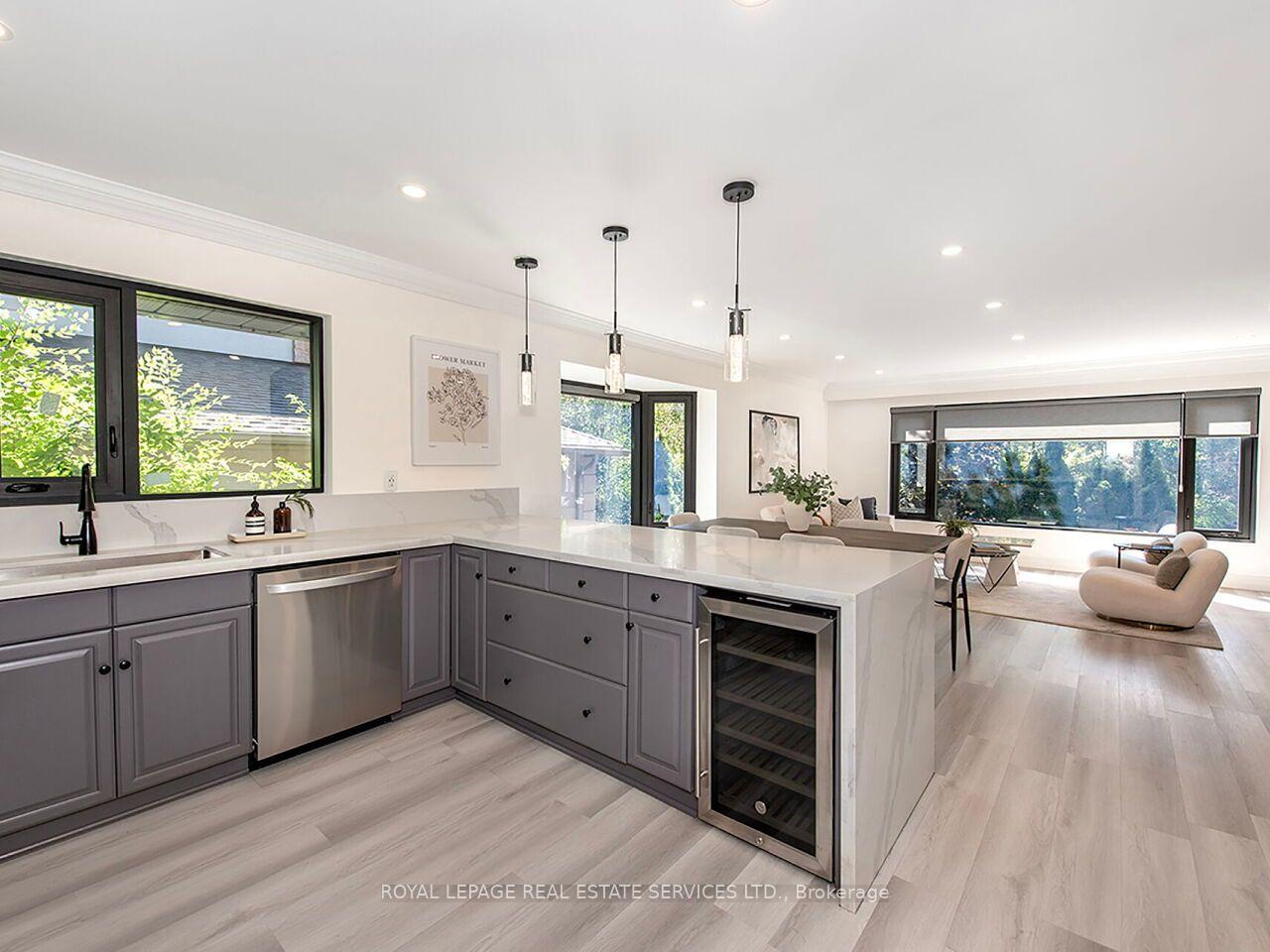 Photo 15 of 35 Fernalroy Boulevard, Etobicoke, Stonegate-Queensway — HOMEH