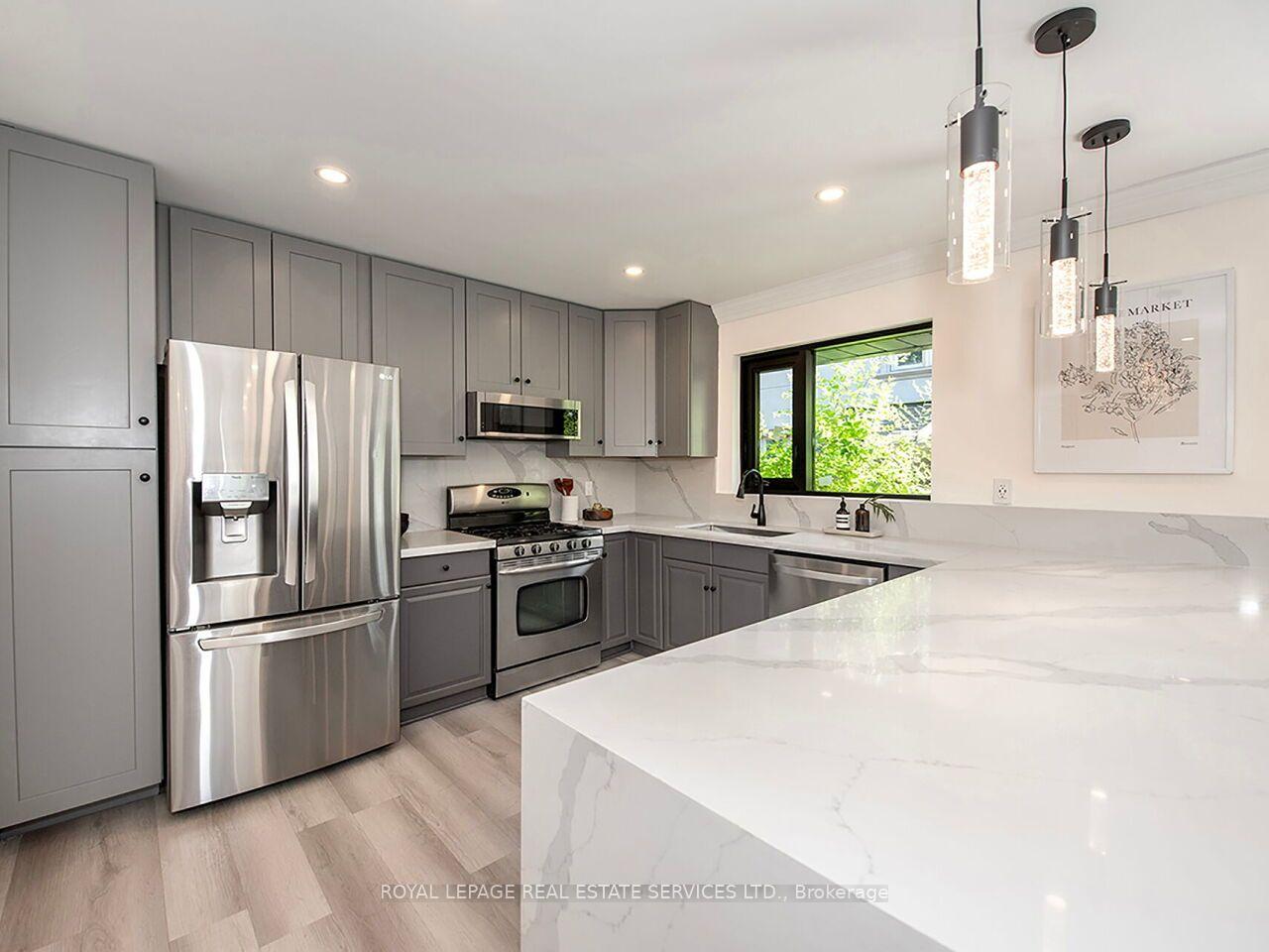 Photo 16 of 35 Fernalroy Boulevard, Etobicoke, Stonegate-Queensway — HOMEH