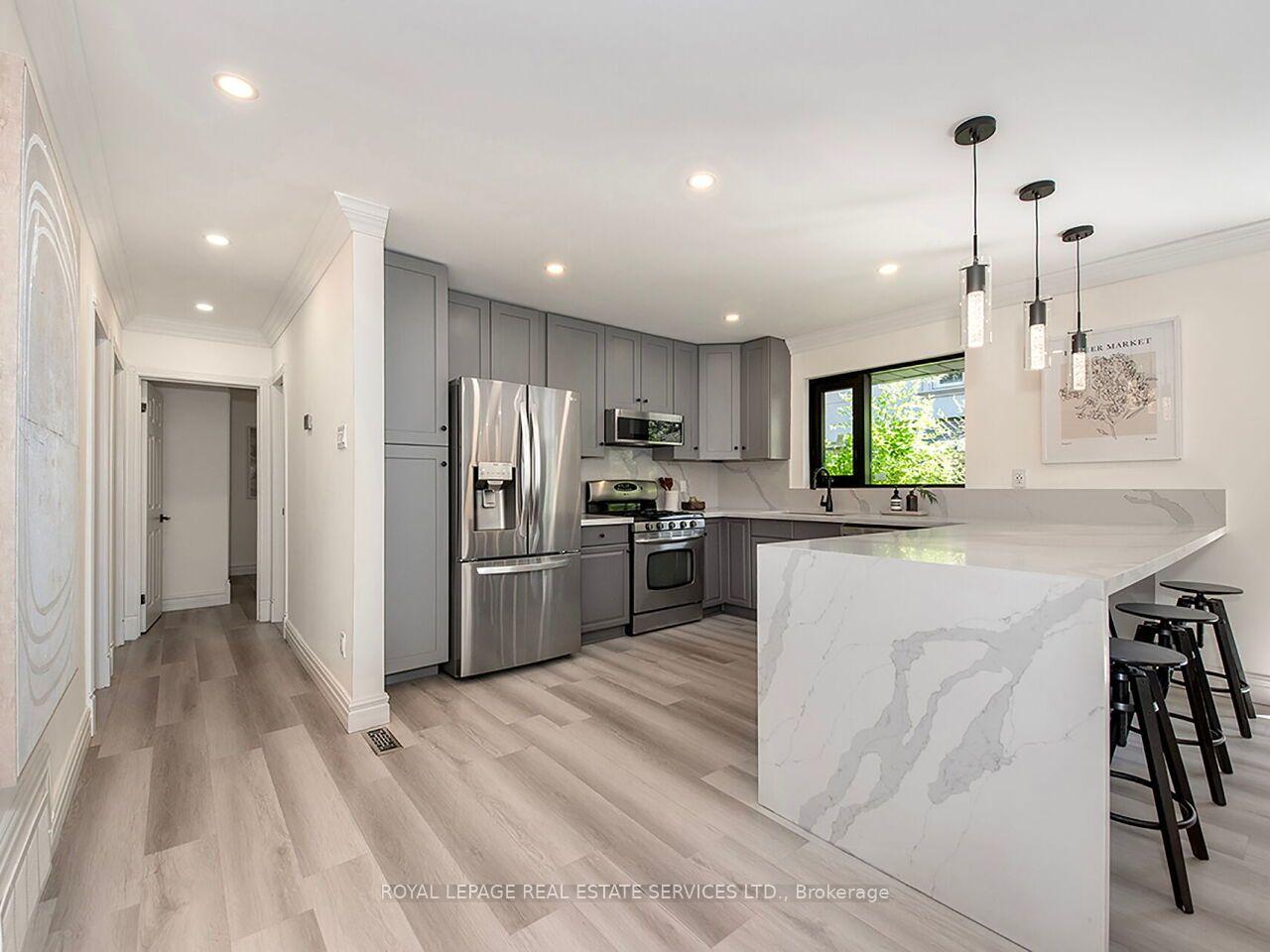 Photo 18 of 35 Fernalroy Boulevard, Etobicoke, Stonegate-Queensway — HOMEH