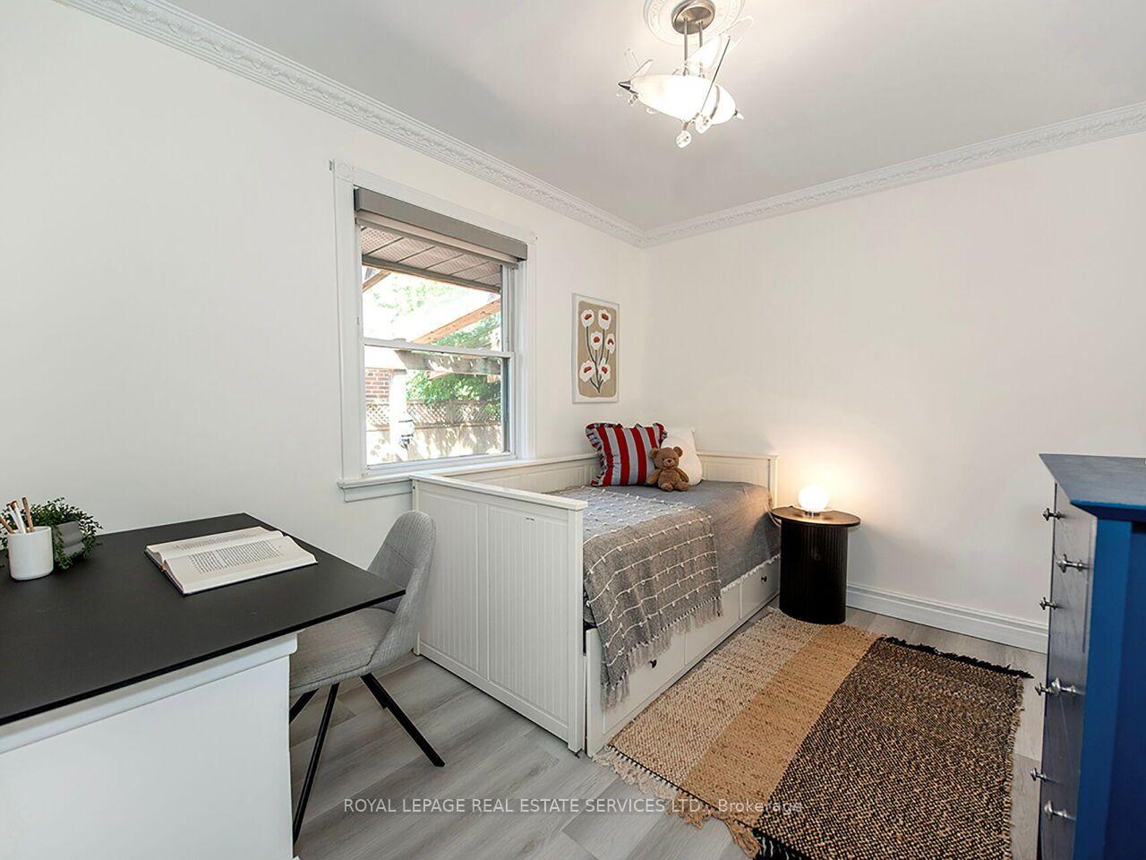 Photo 20 of 35 Fernalroy Boulevard, Etobicoke, Stonegate-Queensway — HOMEH