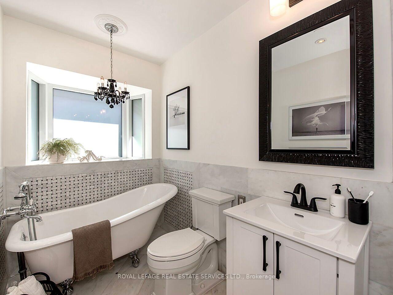 Photo 25 of 35 Fernalroy Boulevard, Etobicoke, Stonegate-Queensway — HOMEH