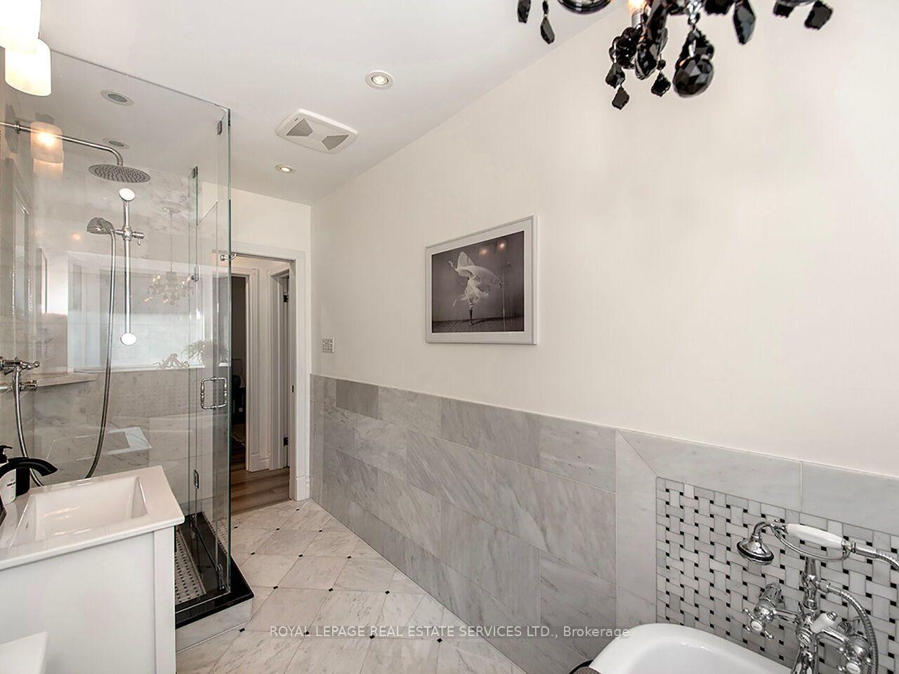 Photo 26 of 35 Fernalroy Boulevard, Etobicoke, Stonegate-Queensway — HOMEH