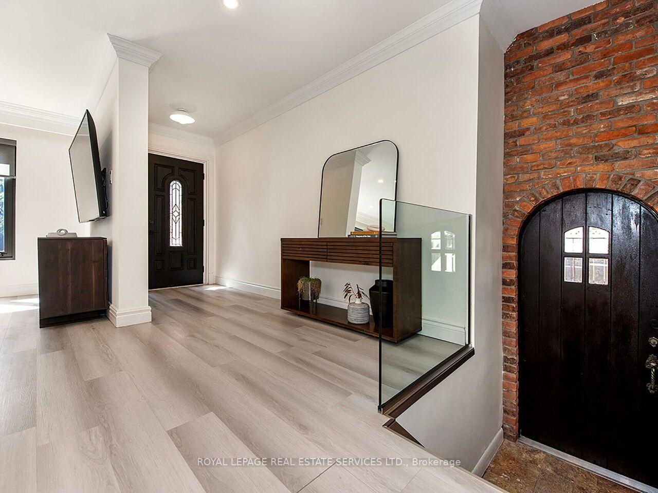 Photo 27 of 35 Fernalroy Boulevard, Etobicoke, Stonegate-Queensway — HOMEH