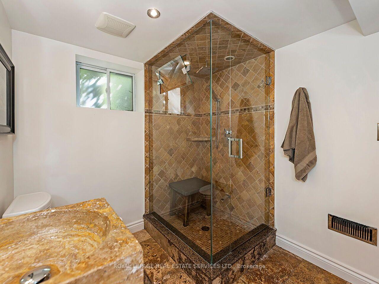 Photo 36 of 35 Fernalroy Boulevard, Etobicoke, Stonegate-Queensway — HOMEH