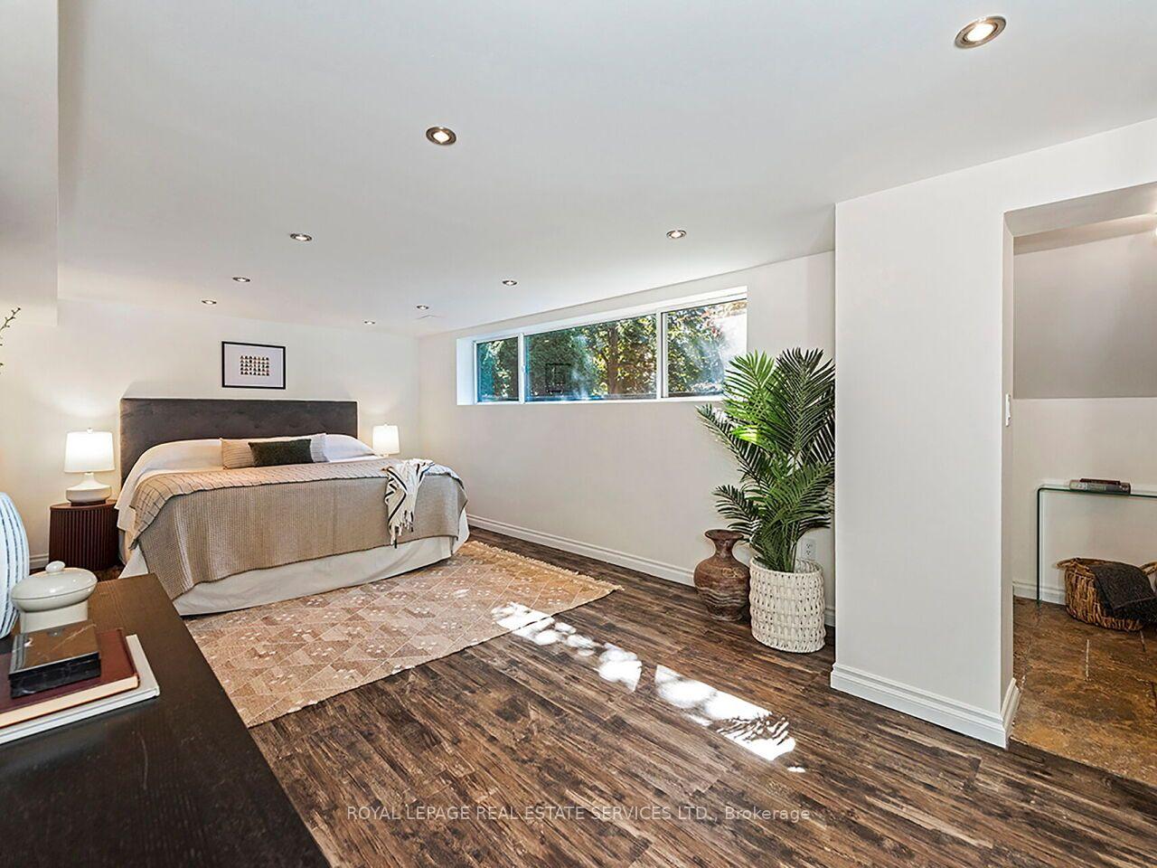 Photo 39 of 35 Fernalroy Boulevard, Etobicoke, Stonegate-Queensway — HOMEH