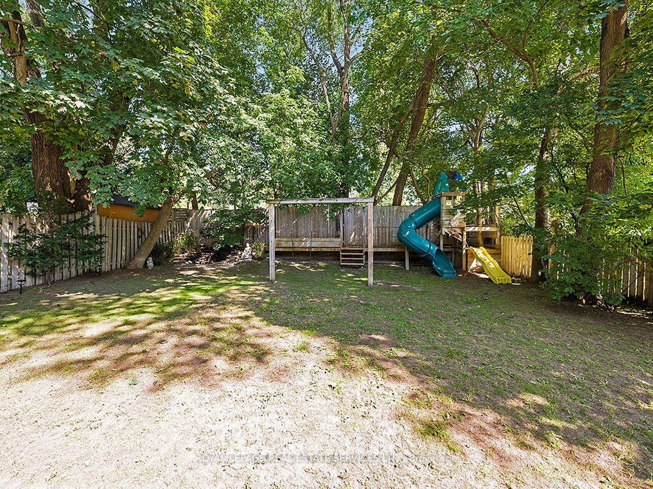 Photo 45 of 35 Fernalroy Boulevard, Etobicoke, Stonegate-Queensway — HOMEH