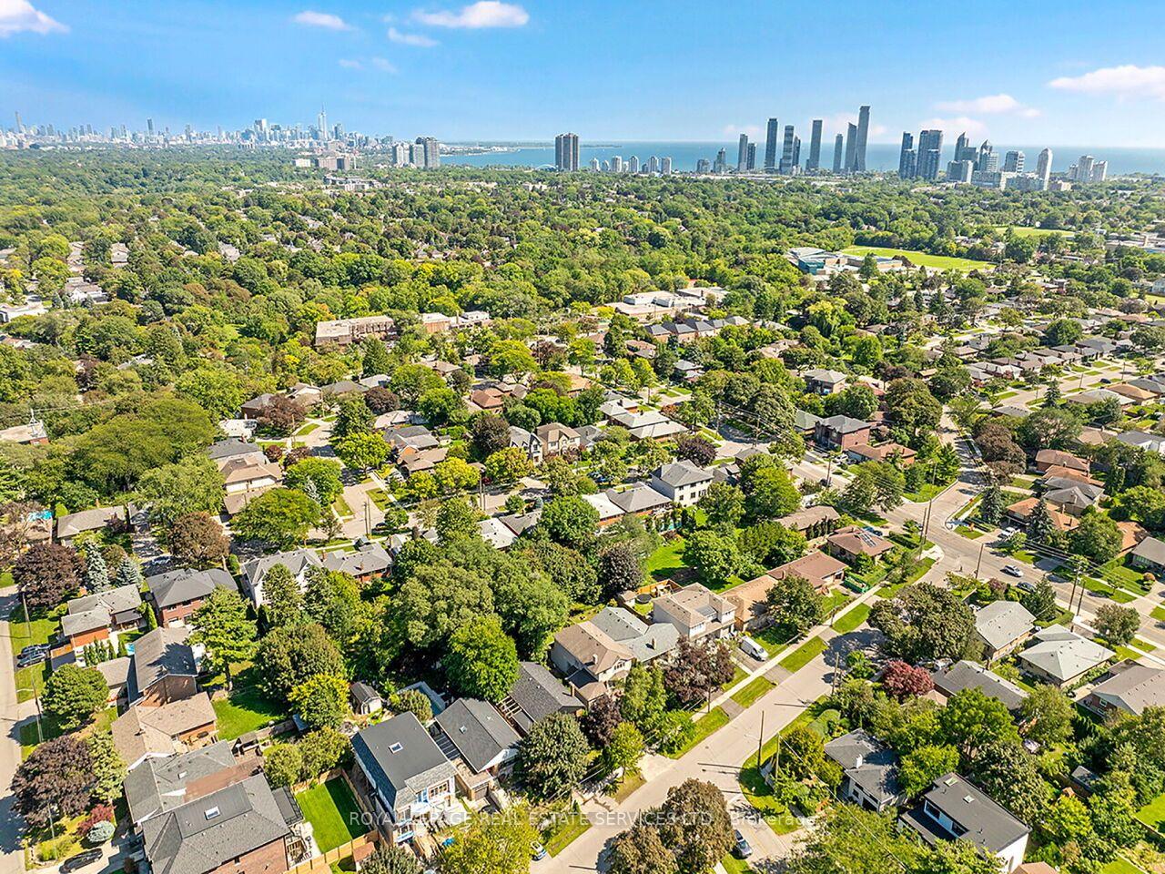 Photo 48 of 35 Fernalroy Boulevard, Etobicoke, Stonegate-Queensway — HOMEH
