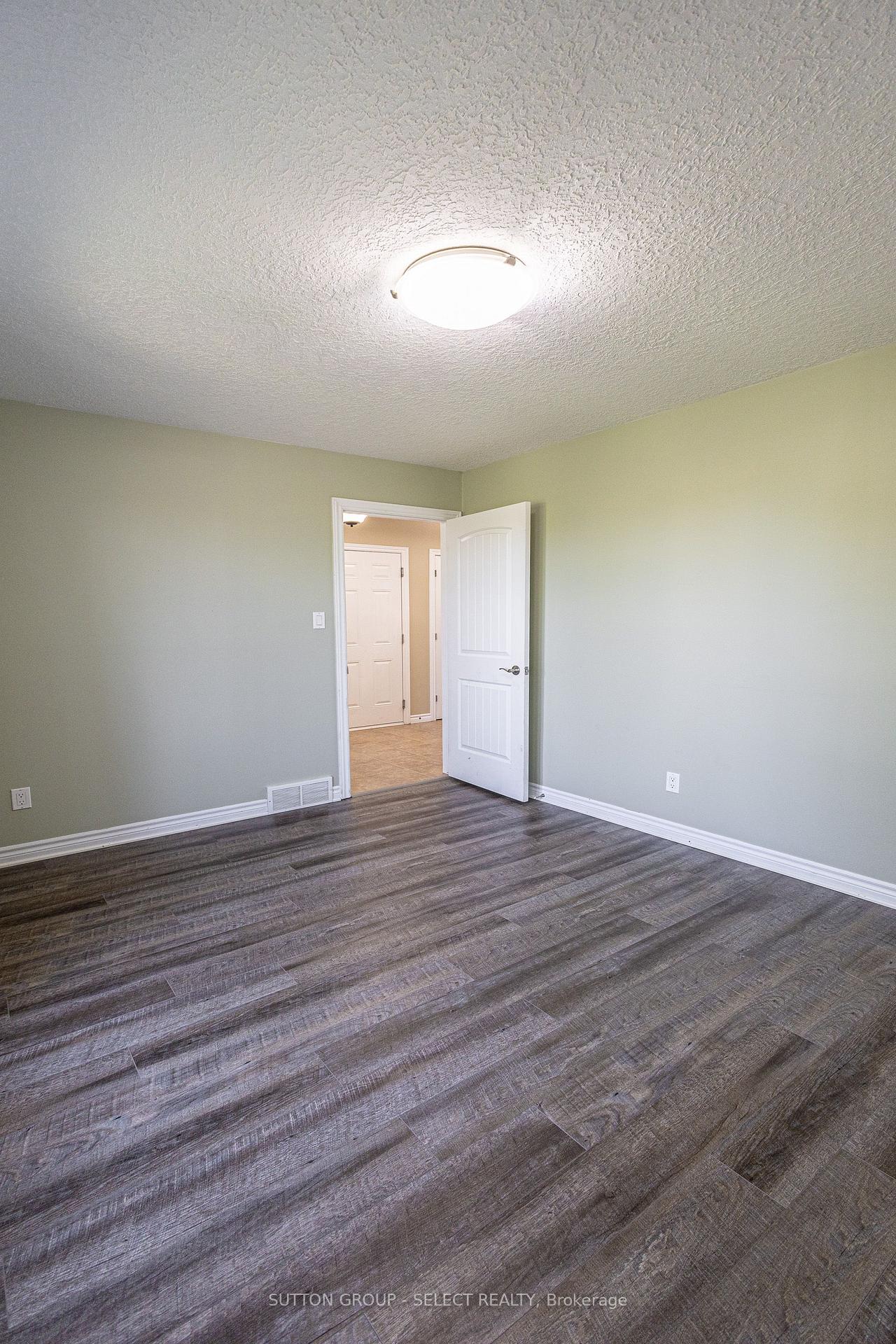 Photo 9 of 24 Brooker Trail, Thames Centre, Thorndale — HOMEH
