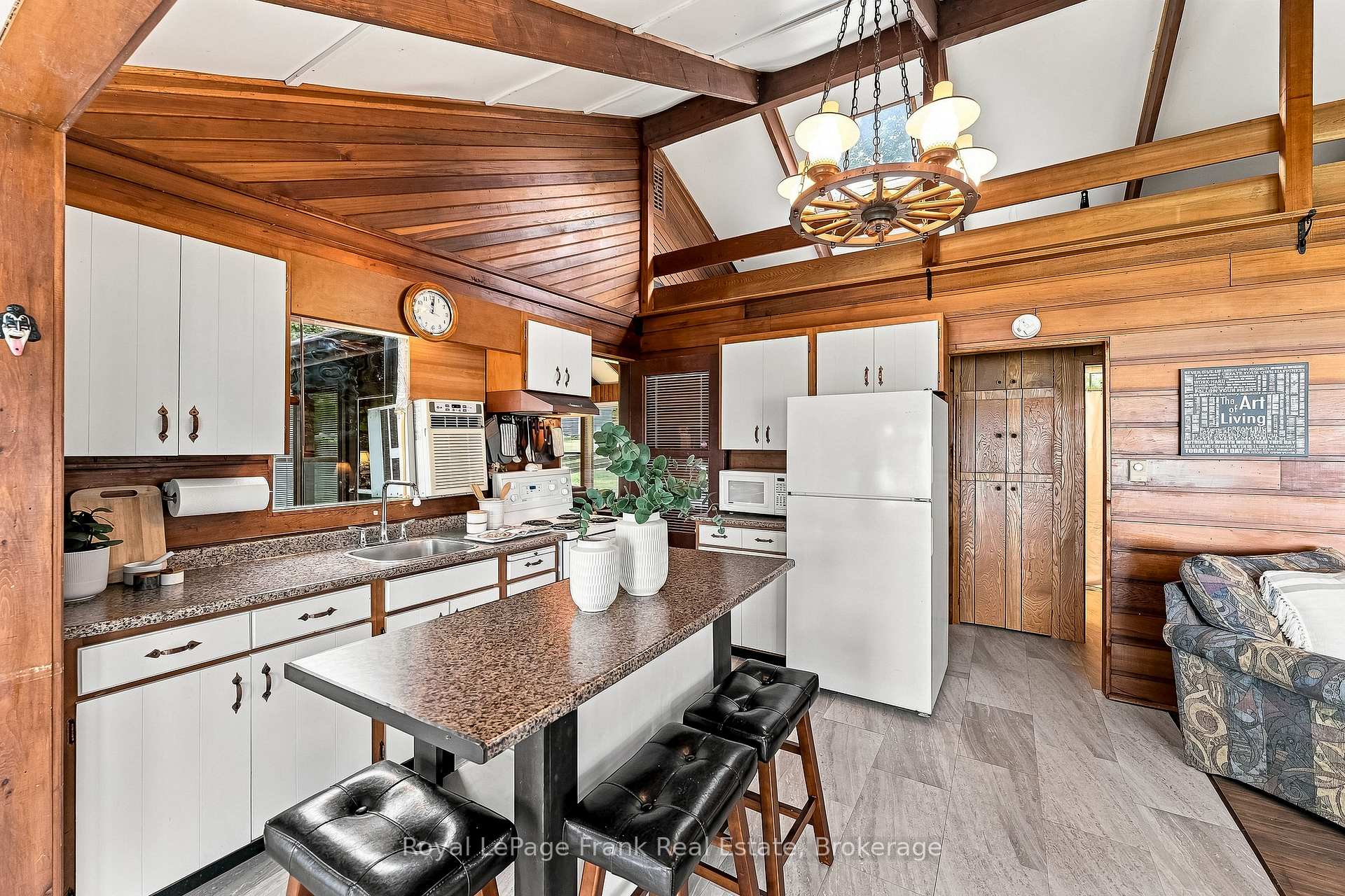 Photo 15 of 131 Ball Point Road, Kawartha Lakes, Little Britain — HOMEH