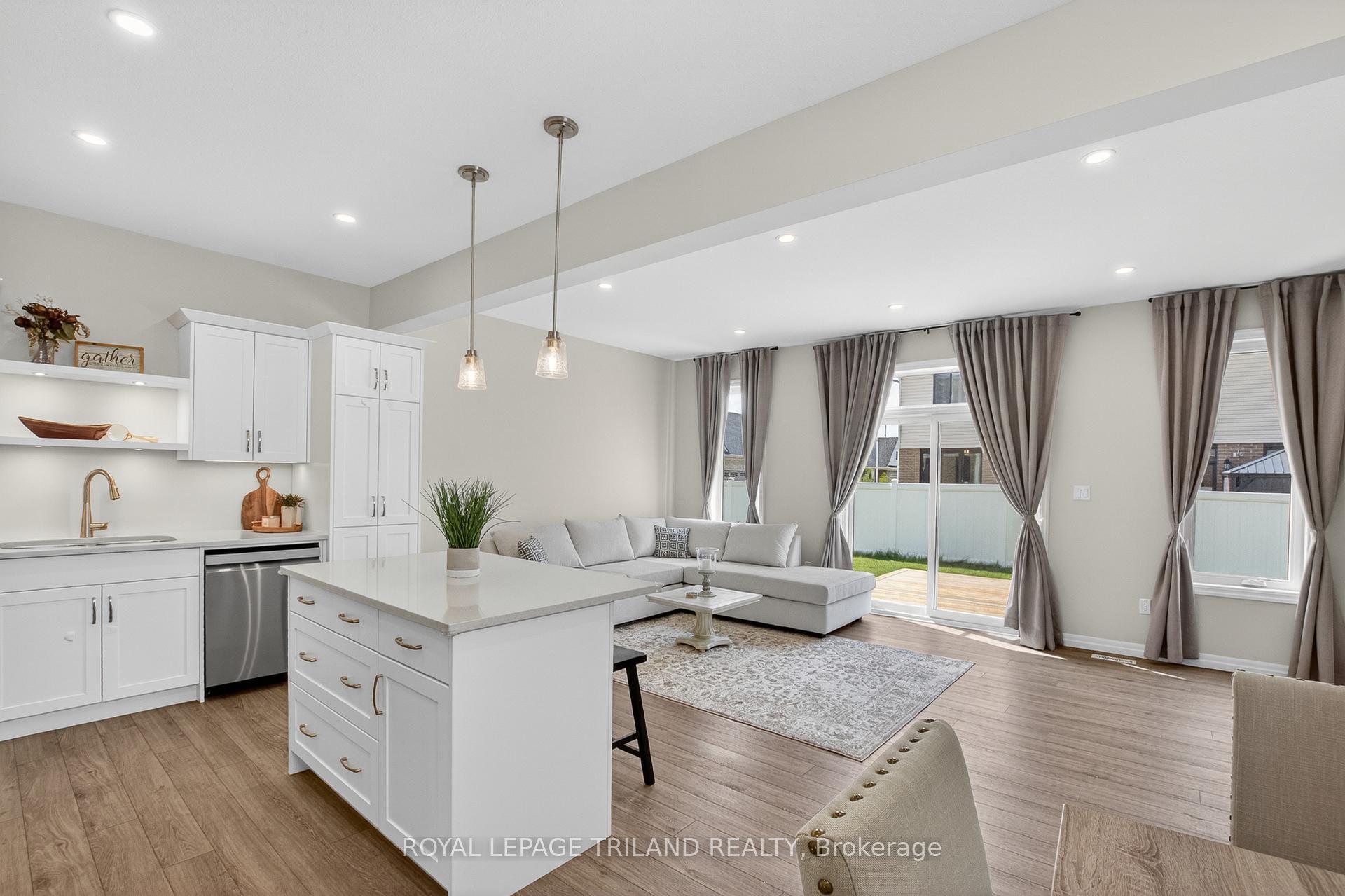 Photo 10 of 102 Cortland Terrace, St. Thomas — HOMEH
