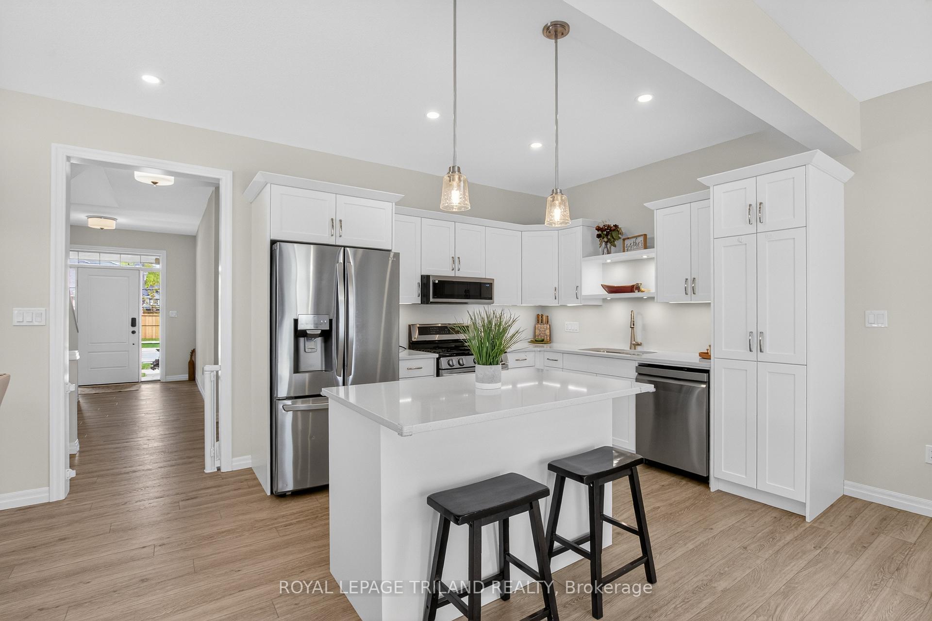 Photo 11 of 102 Cortland Terrace, St. Thomas — HOMEH