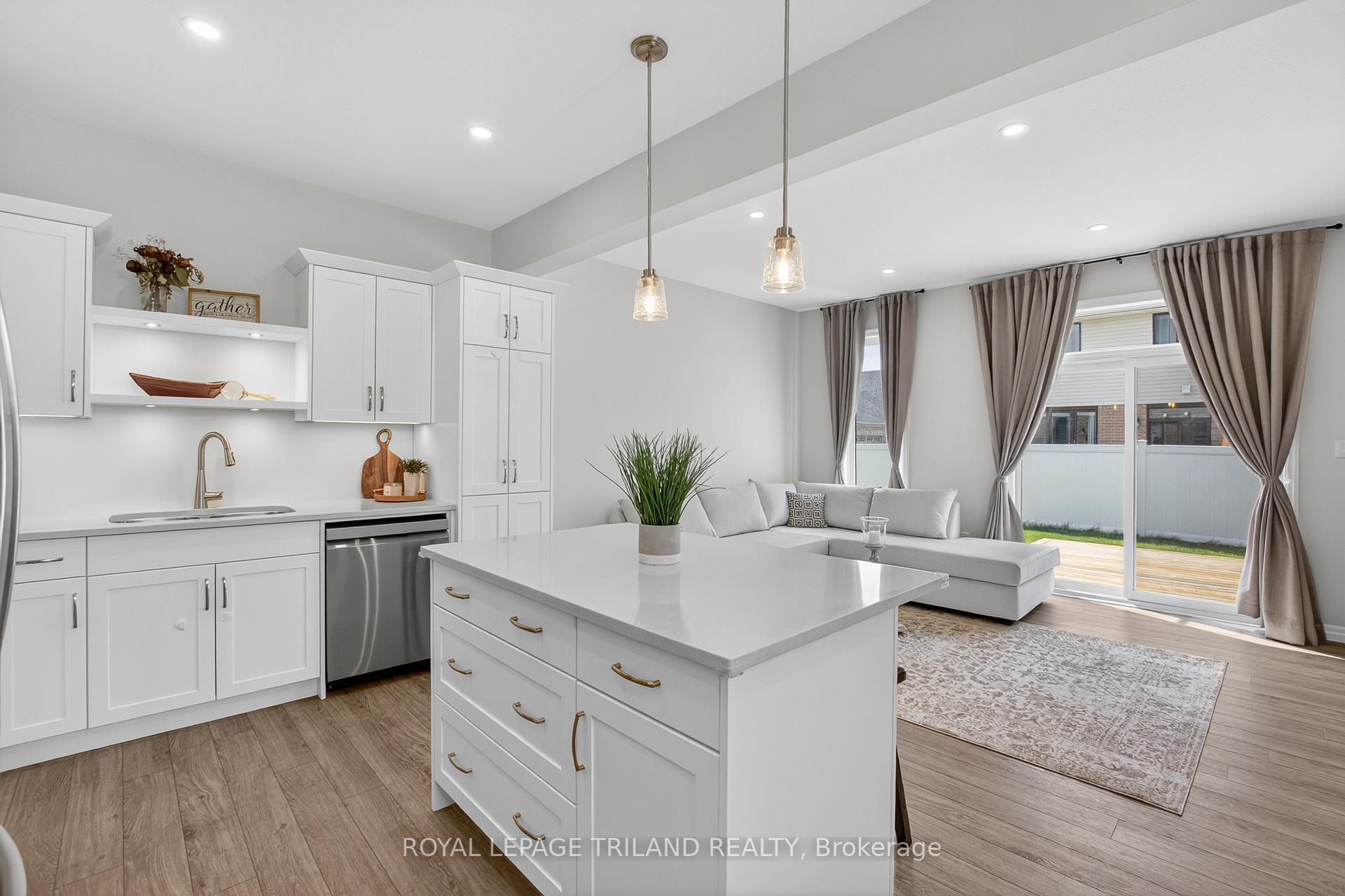 Photo 12 of 102 Cortland Terrace, St. Thomas — HOMEH