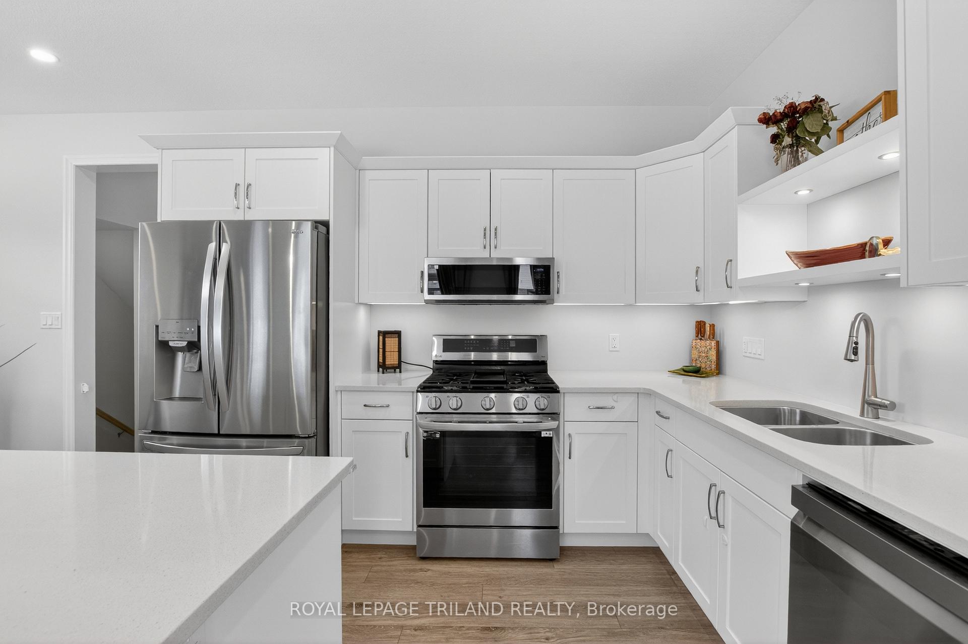 Photo 14 of 102 Cortland Terrace, St. Thomas — HOMEH