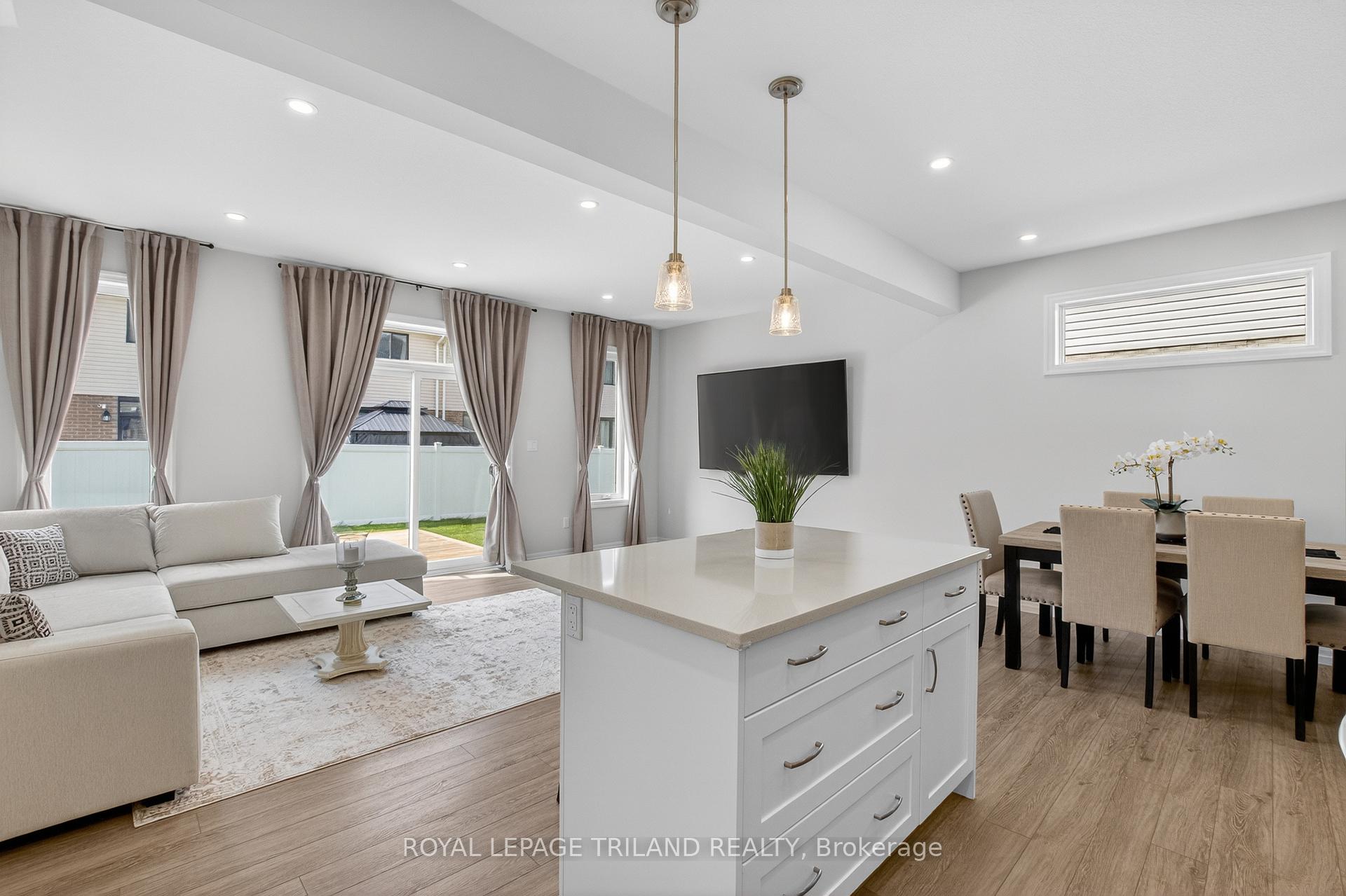 Photo 15 of 102 Cortland Terrace, St. Thomas — HOMEH