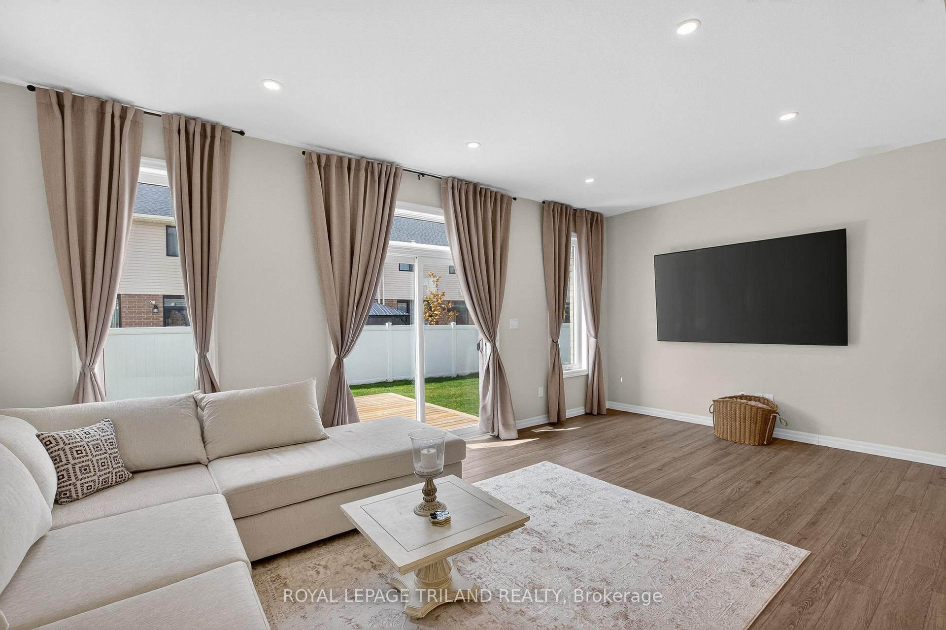 Photo 18 of 102 Cortland Terrace, St. Thomas — HOMEH
