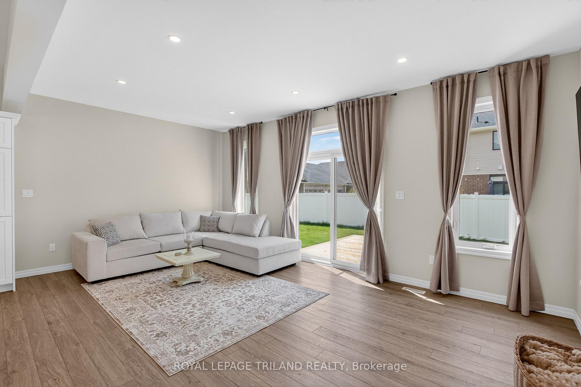 Photo 19 of 102 Cortland Terrace, St. Thomas — HOMEH