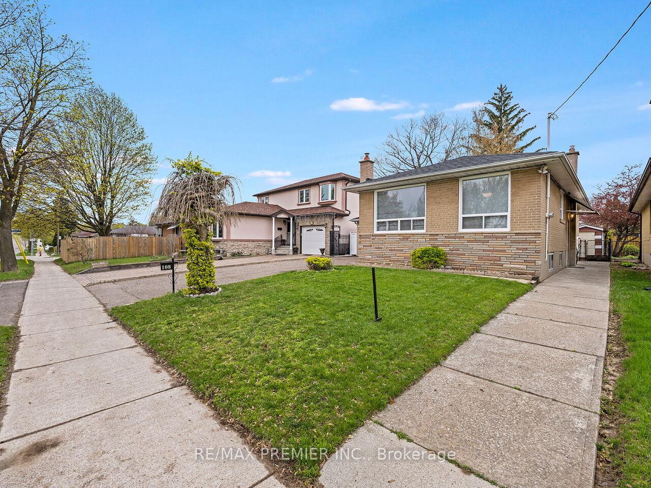 Photo 2 of 108 Thistle Down Boulevard, Etobicoke, Thistletown-Beaumonde Heights — HOMEH