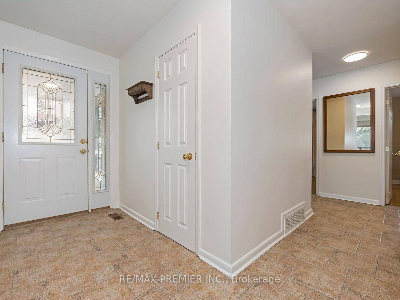 Photo 5 of 108 Thistle Down Boulevard, Etobicoke, Thistletown-Beaumonde Heights — HOMEH