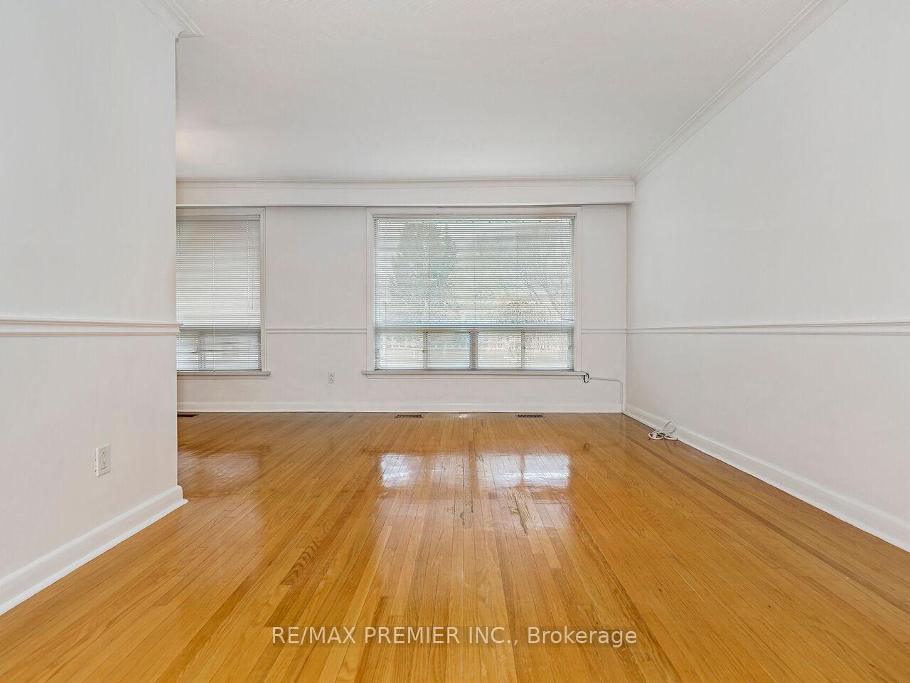 Photo 7 of 108 Thistle Down Boulevard, Etobicoke, Thistletown-Beaumonde Heights — HOMEH